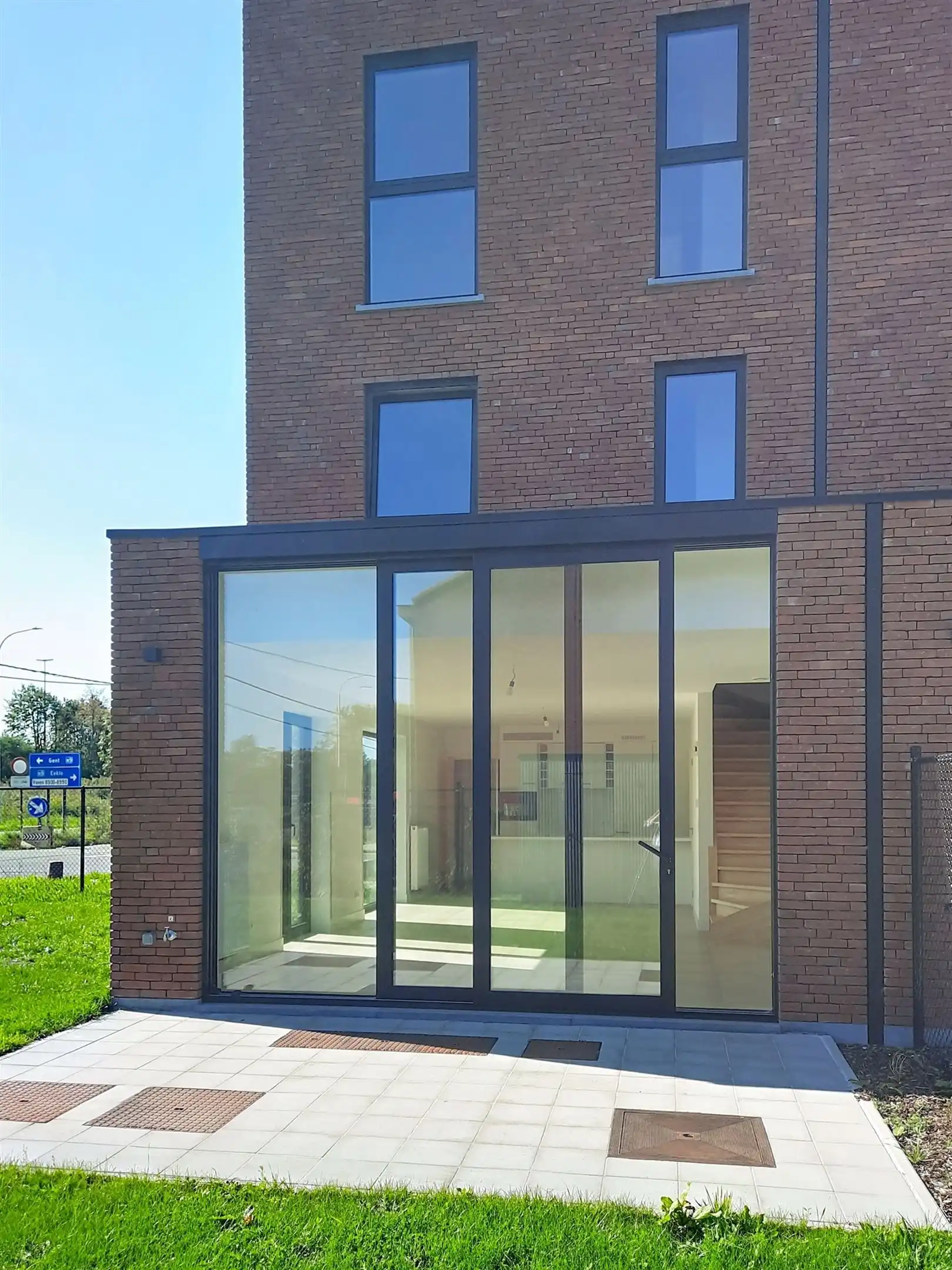 Luxueuze nieuwbouw villa met grote tuin, 2 autostaanplaatsen en 12 zonnepanelen foto 26
