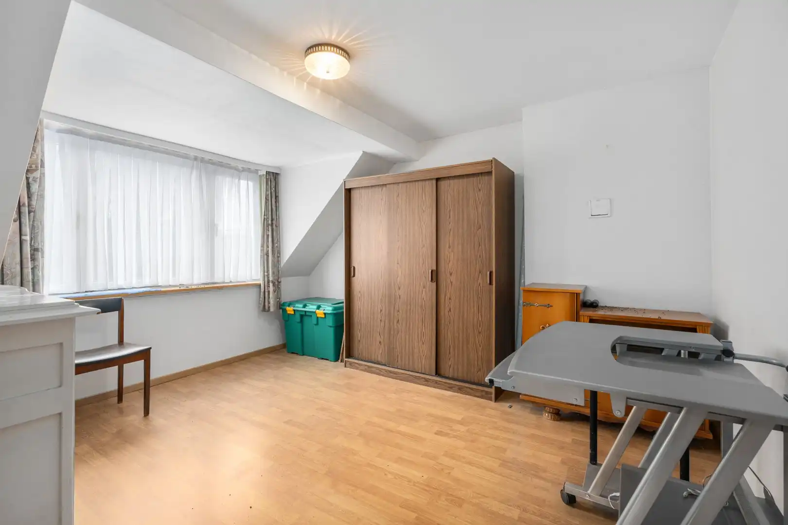 Zeer ruime kloeke woning met grote tuin! foto 18