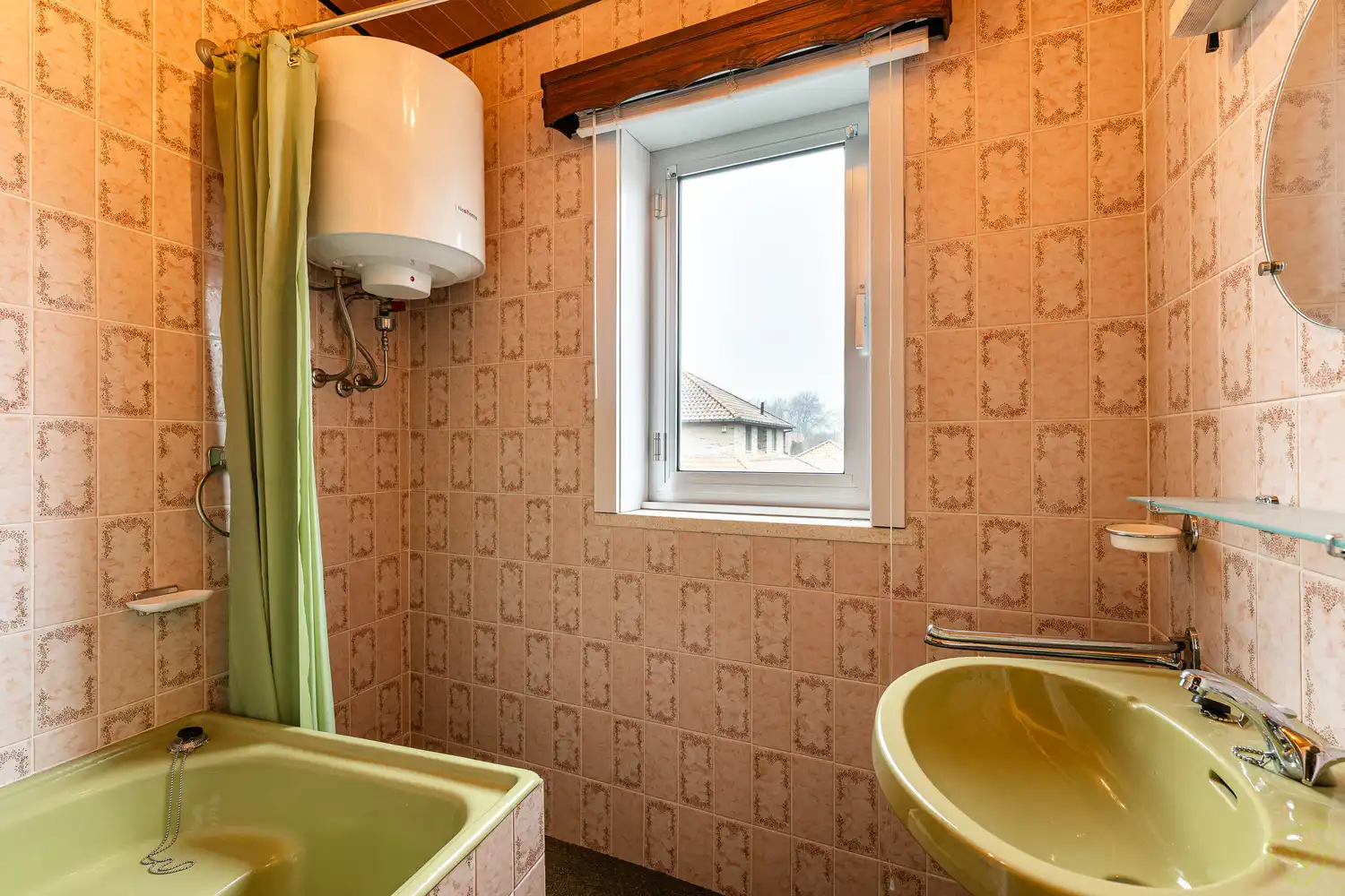 Ruime woning met een gunstige ligging te Eeklo! foto 18