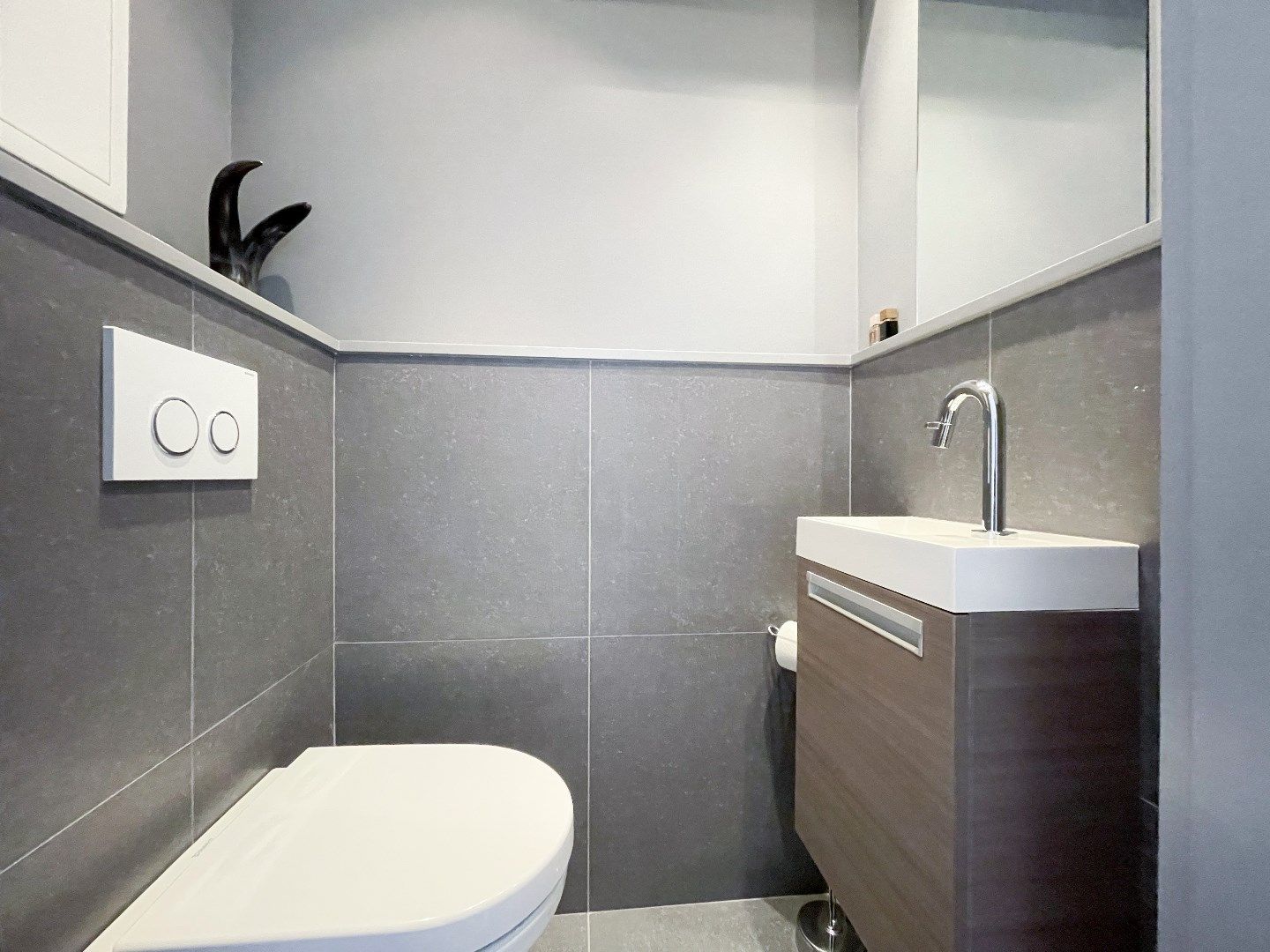 Zeer goed gelegen penthouse met zonneterrassen vlakbij de winkels van de Dumortierlaan en de Lippenslaan. Mogelijkheid tot aankoop parking. foto 14