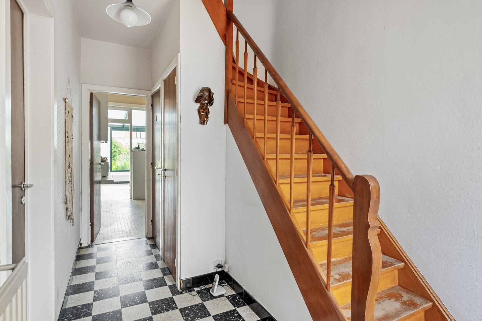 Te renoveren eengezinswoning met 5 slaapkamers en leuke tuin foto 3