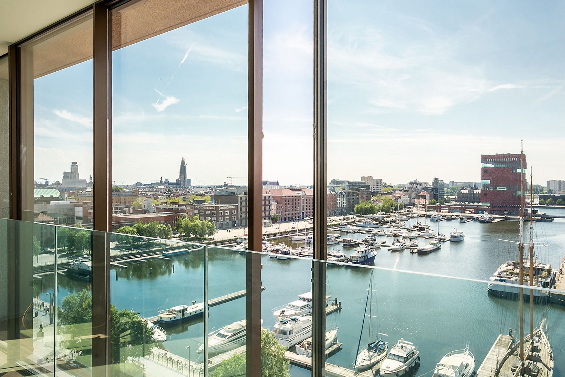Uitzonderlijk appartement in het exclusieve complex Aequor foto {{pictureIndex}}