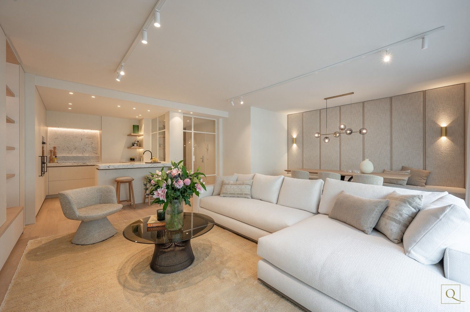 High-end gerenoveerd appartement gelegen op wandelafstand van het strand en de winkels. foto {{pictureIndex}}