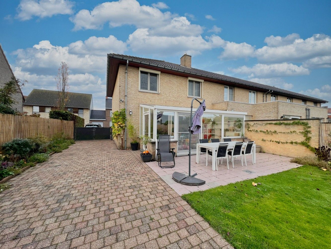 Ruime, lichtrijke woning met zonnige tuin+ aparte garage foto 15