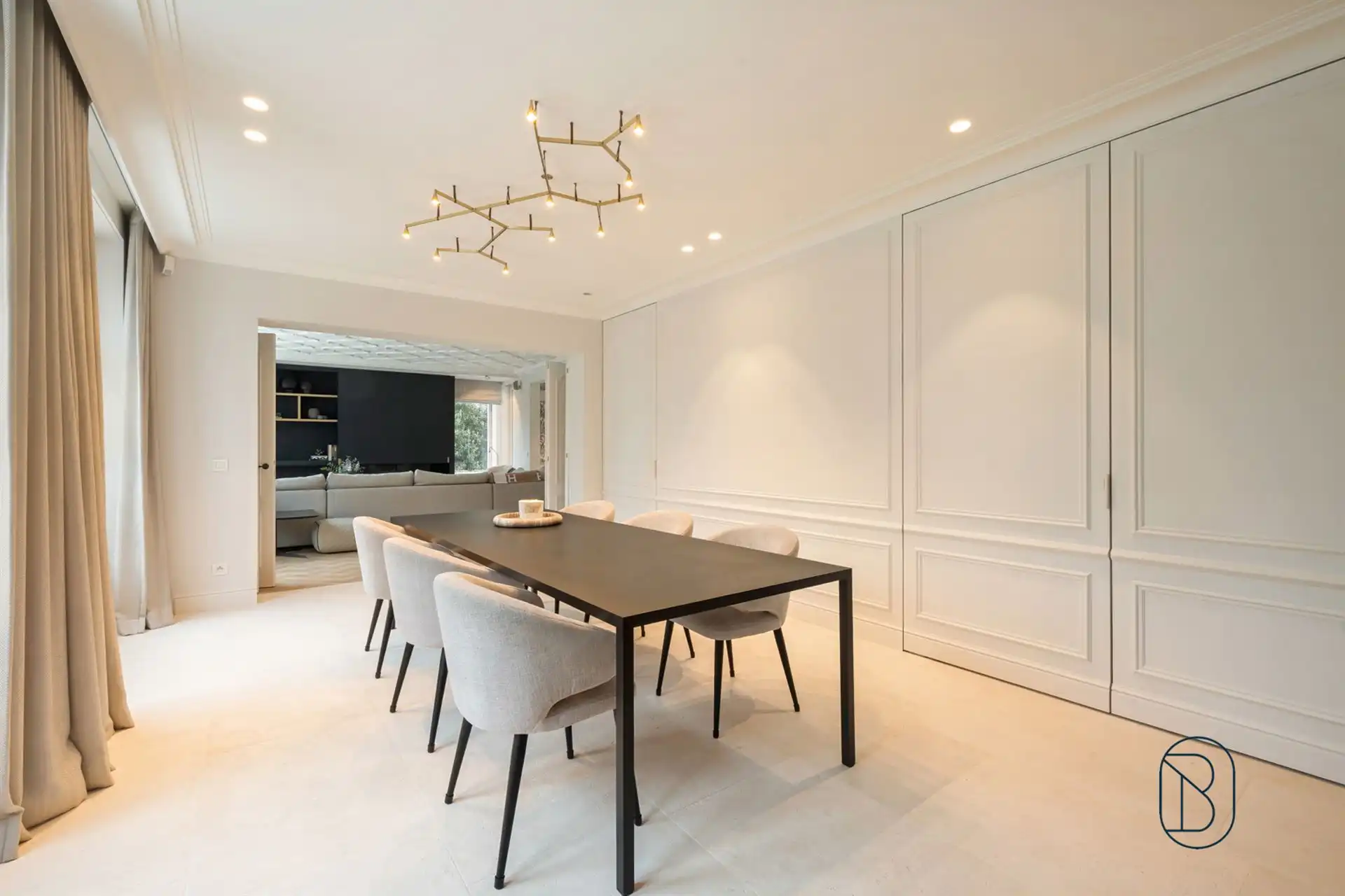 Prachtig afgewerkte franse villa met bijgebouw en zwembad foto 23