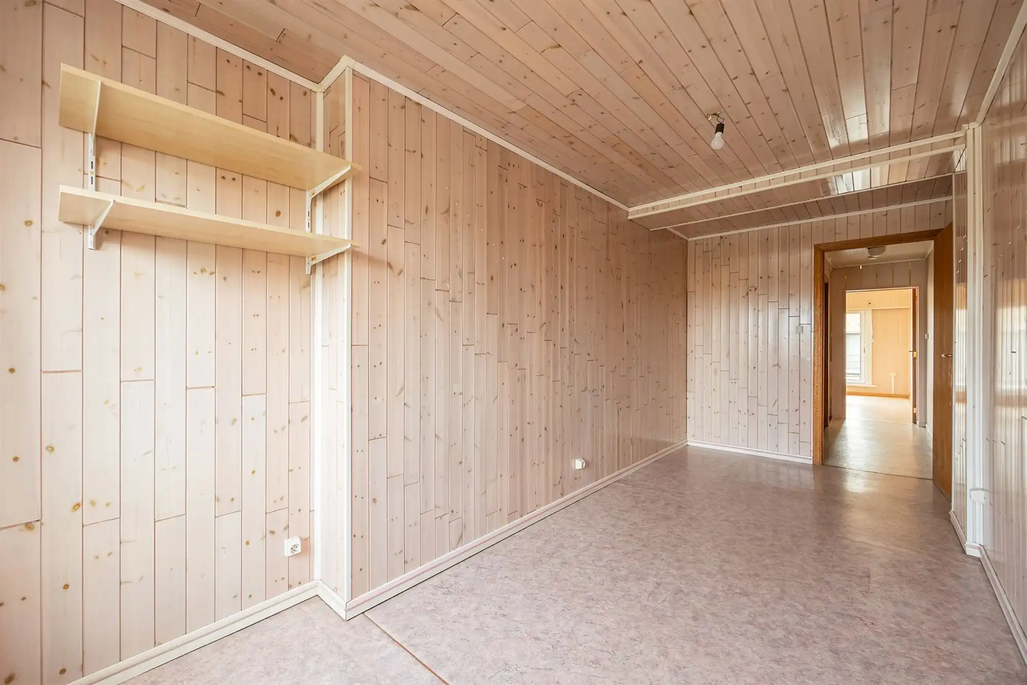 Gezinswoning met drie slaapkamers, garage en tuin foto 15