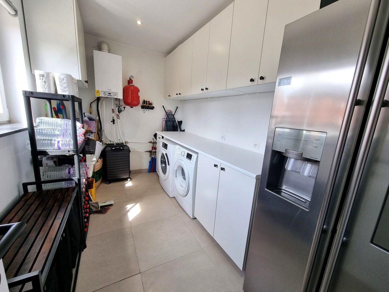 Totaal gerenoveerde woning met garage bijgebouw, ideaal voor een jong koppel of gezin. foto 9