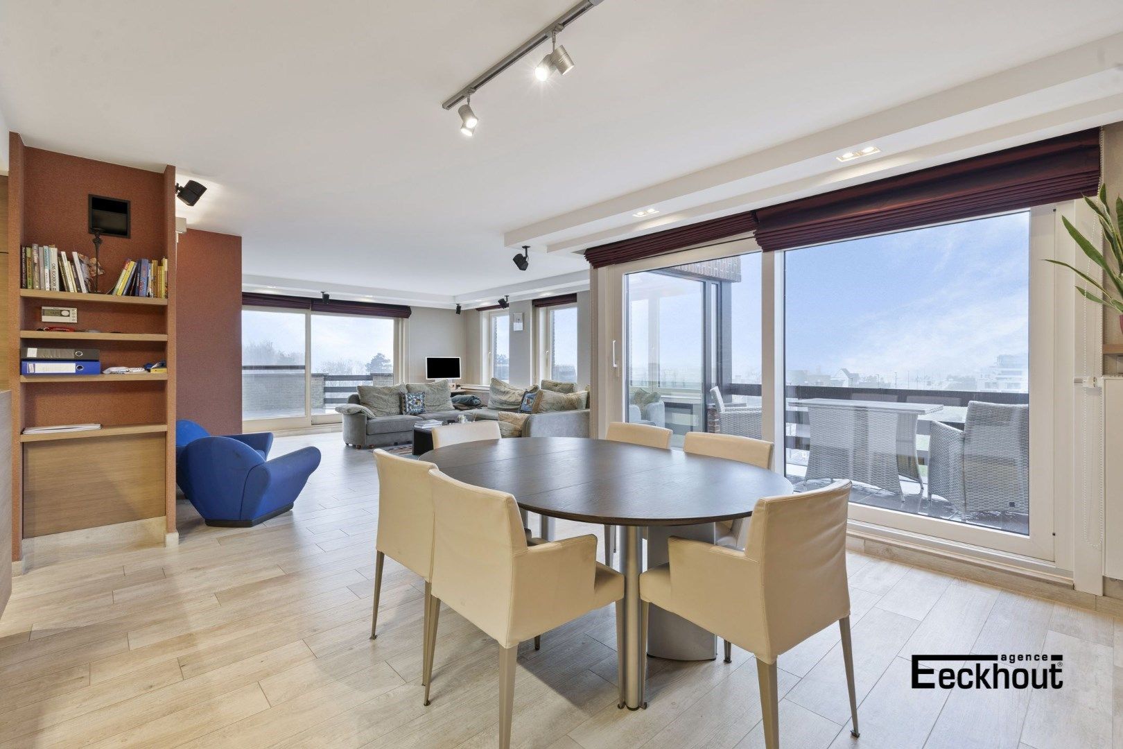Exclusief duplexappartement met grote terrassen en prachtige zichten én een garagebox! foto 5