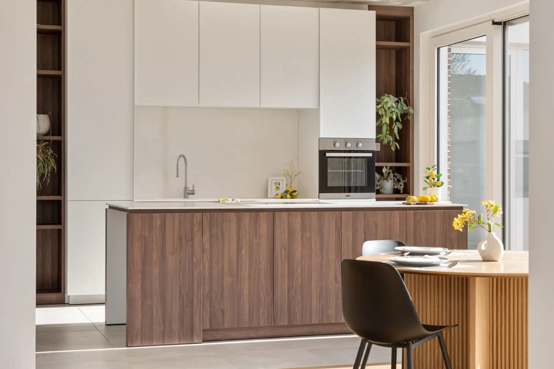 Gerenoveerde eengezinswoning. foto {{pictureIndex}}