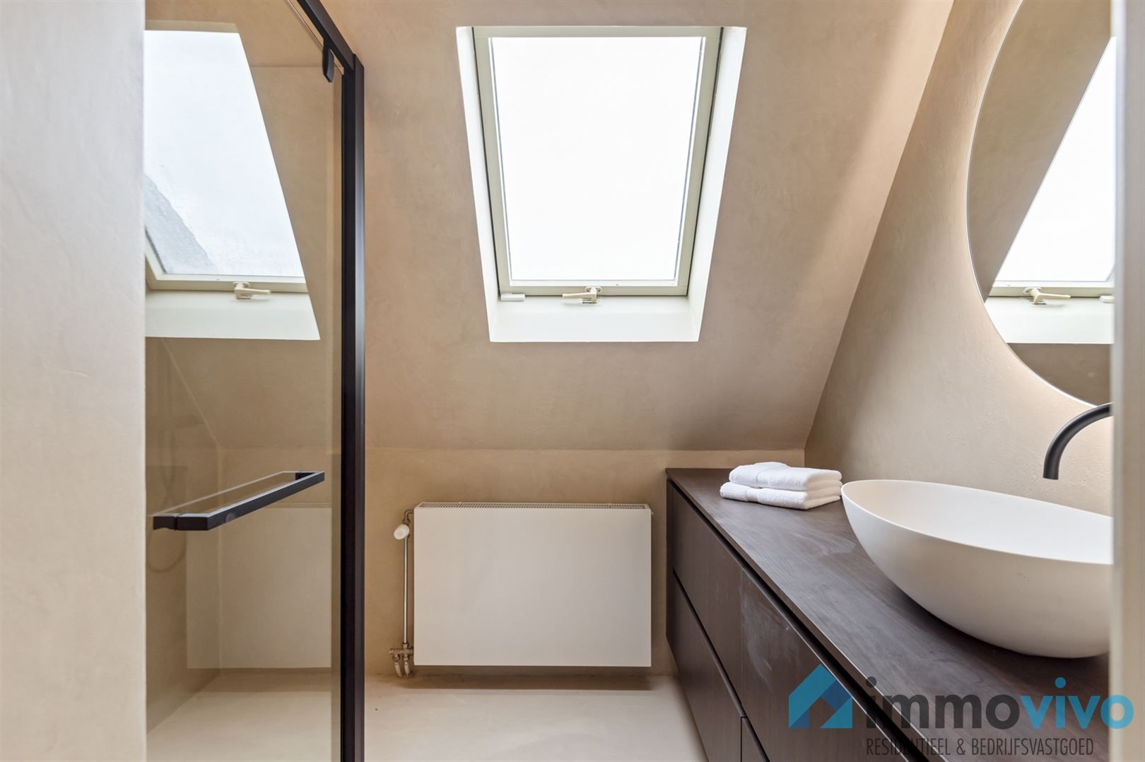 Hoogwaardig gerenoveerde villa met poolhouse en zwembad foto 17