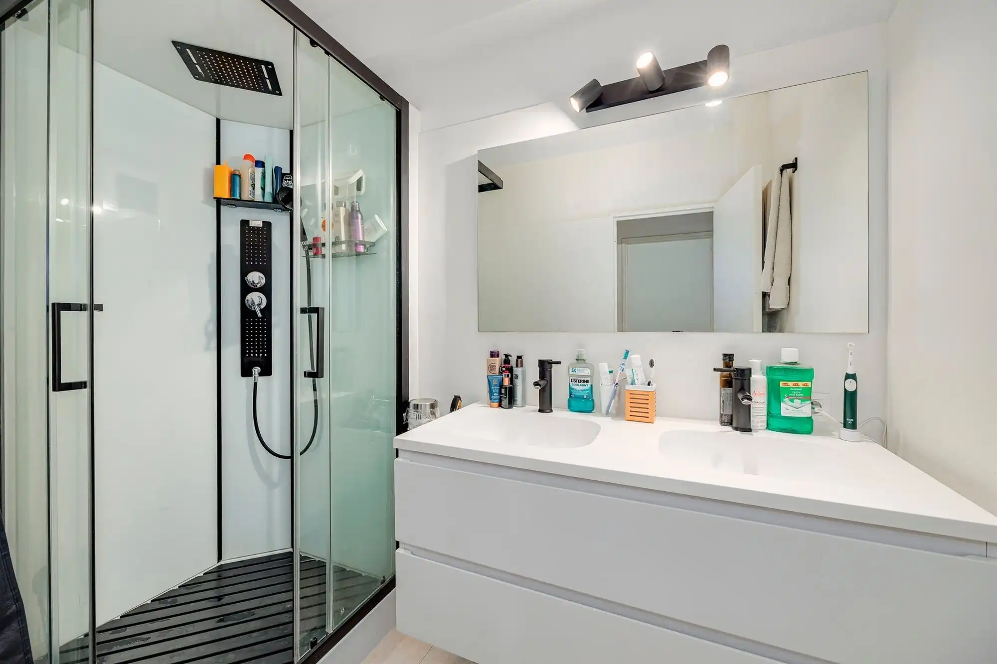 Instapklaar 2 slpk appartement met autostaanplaats foto 16