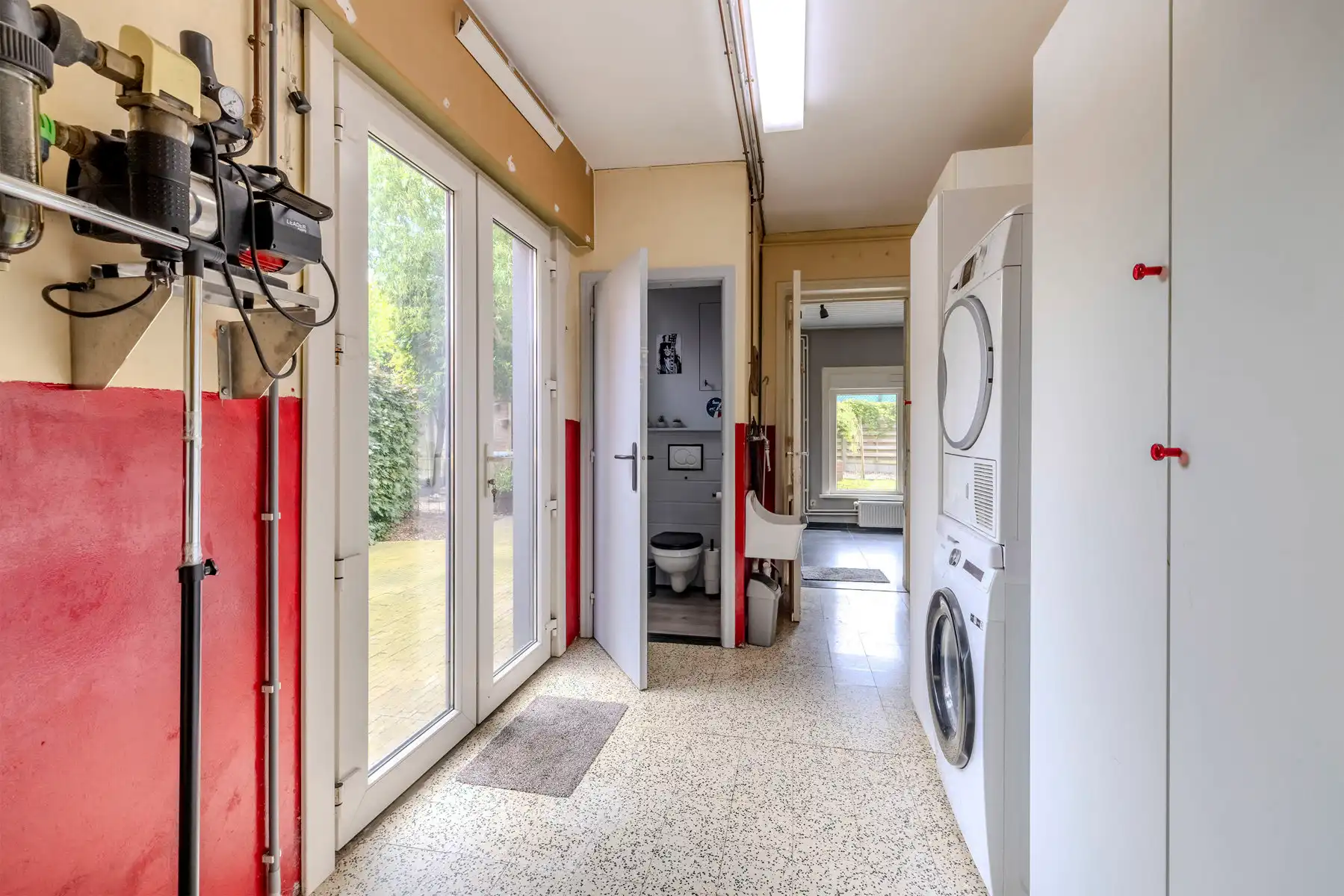 Instapklare woning met 4 slpks, 2 badks en gezellige tuin foto 11
