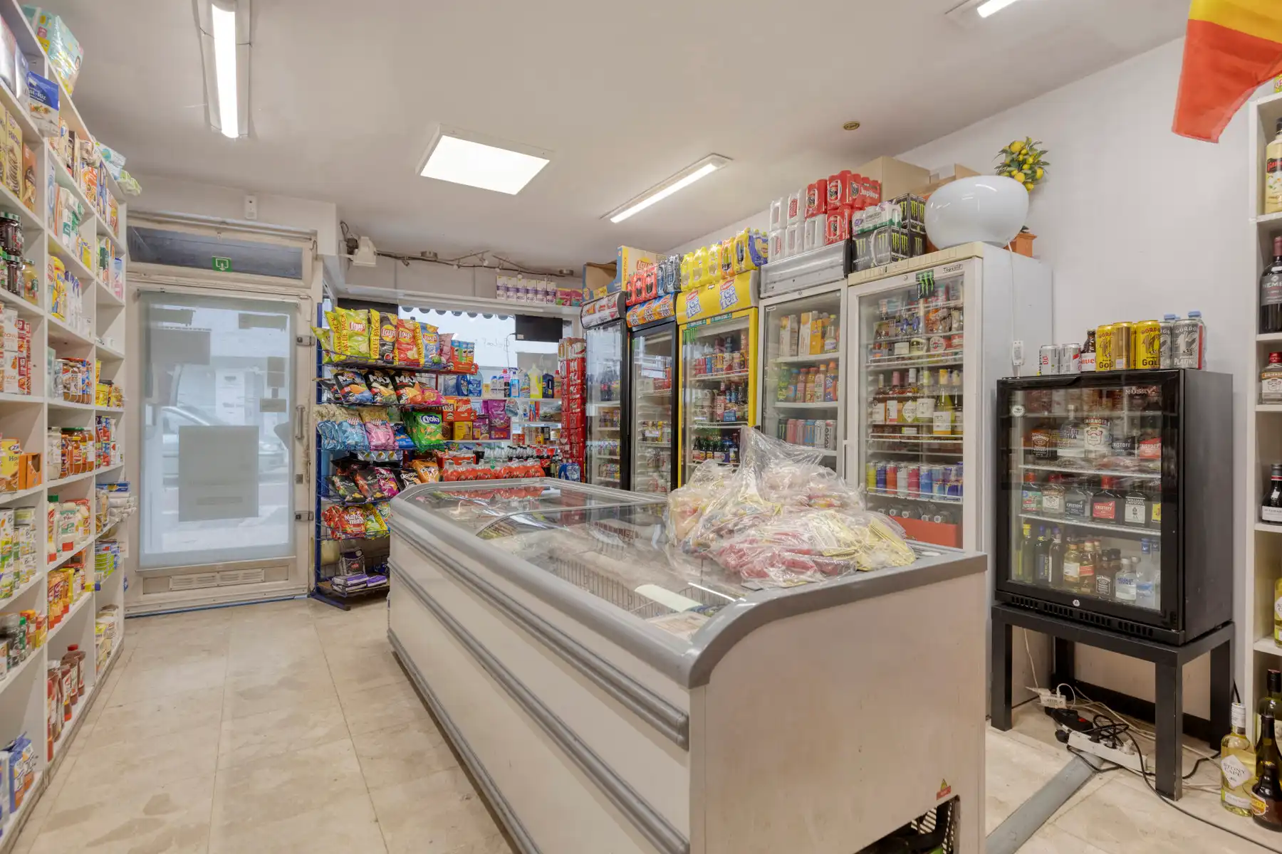 Centraal gelegen woning met handelsruimte foto 4