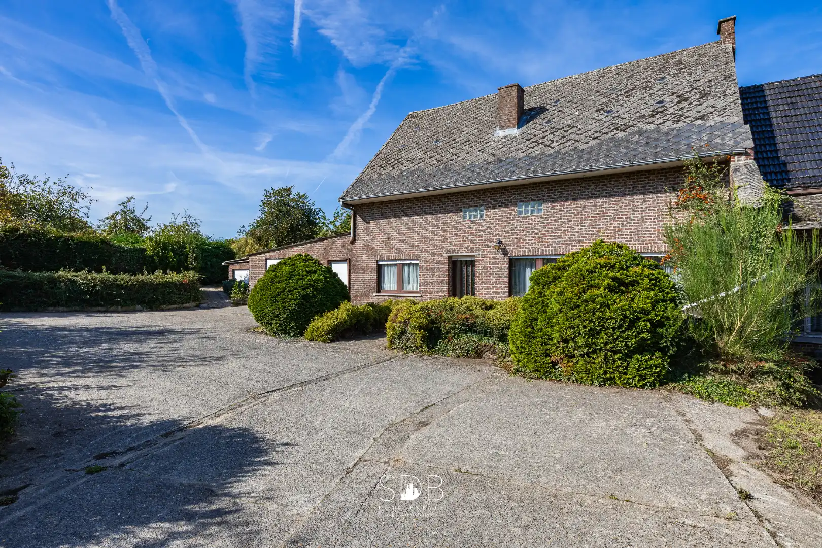Landelijke hoeve met bijgebouwen en aanpalende graslanden op 14.677m²  foto 11