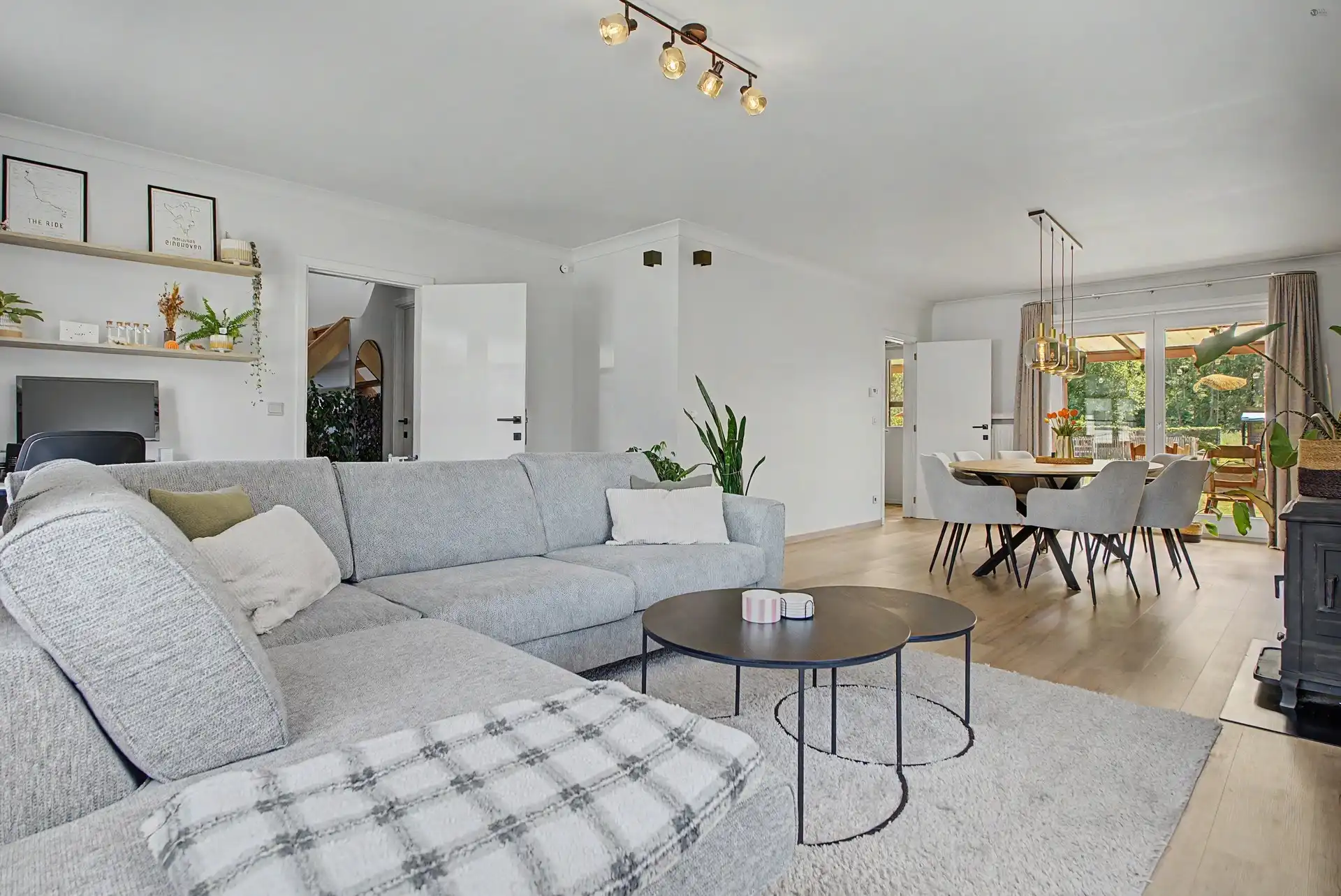 Instapklare Halfopen bebouwing in groene omgeving foto 9