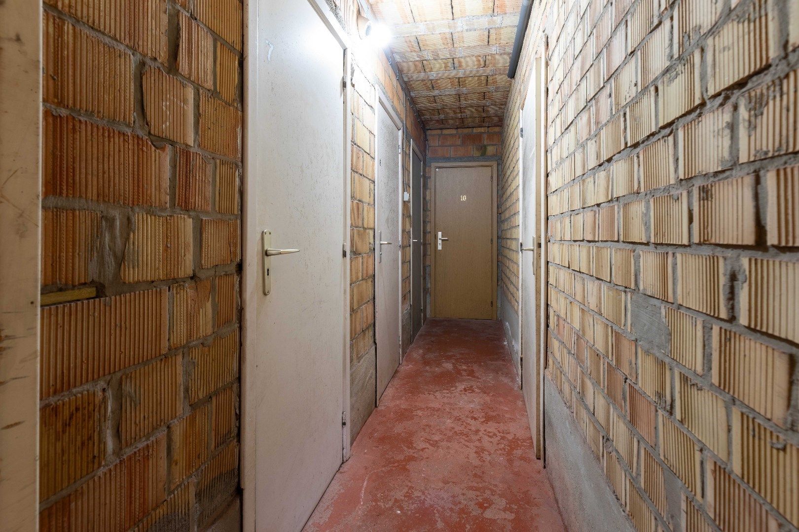 Zéér ruim appartement met open zichten, grote garage en drie slaapkamers te Sint-Andries. foto 17