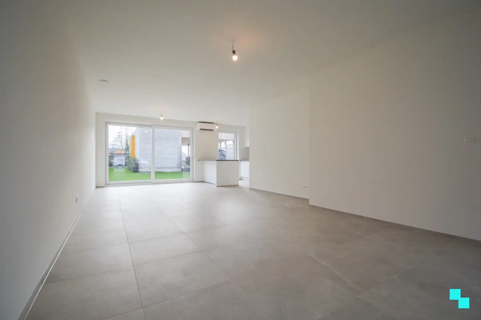 Volledig afgewerkte nieuwbouwwoning met carport te Sleihage foto 4