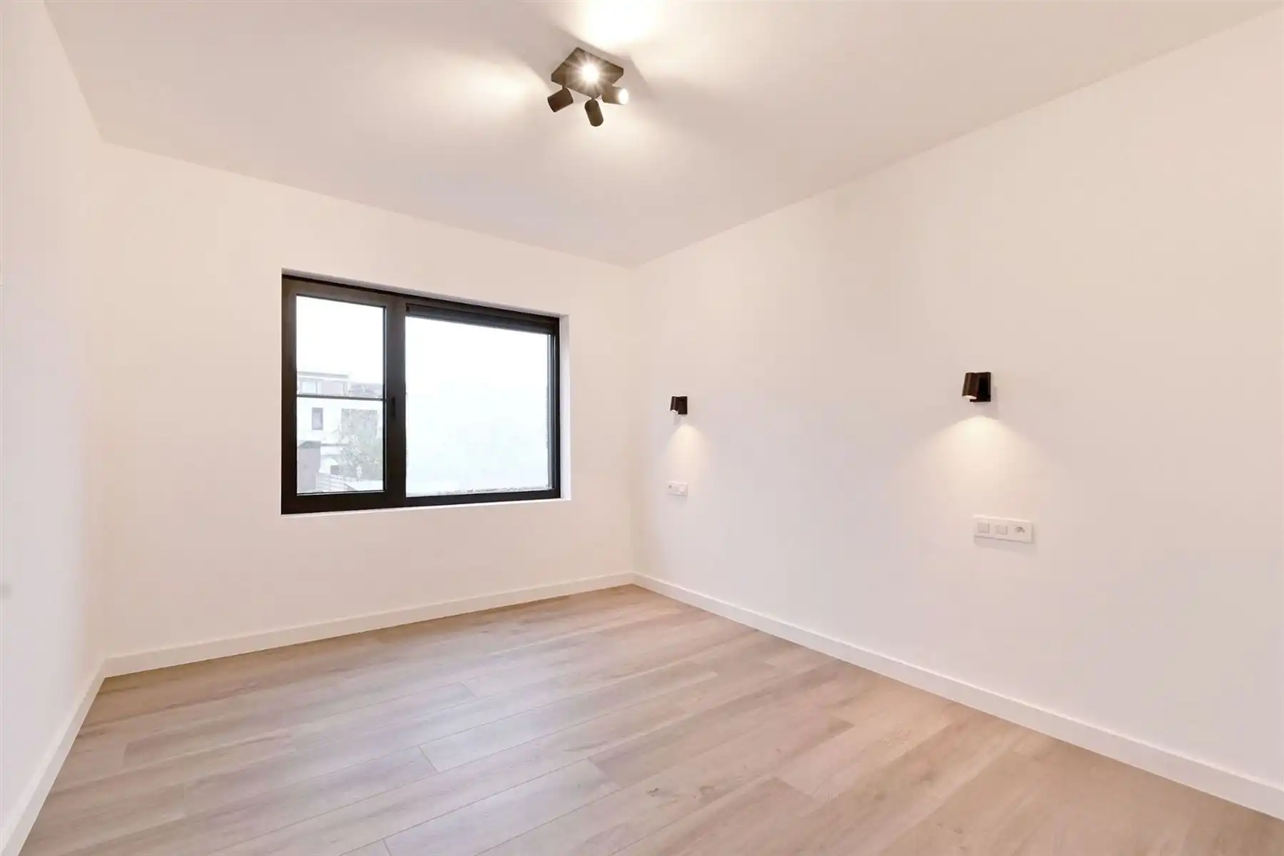 Luxueus gerenoveerd appartement te Berchem! foto 9