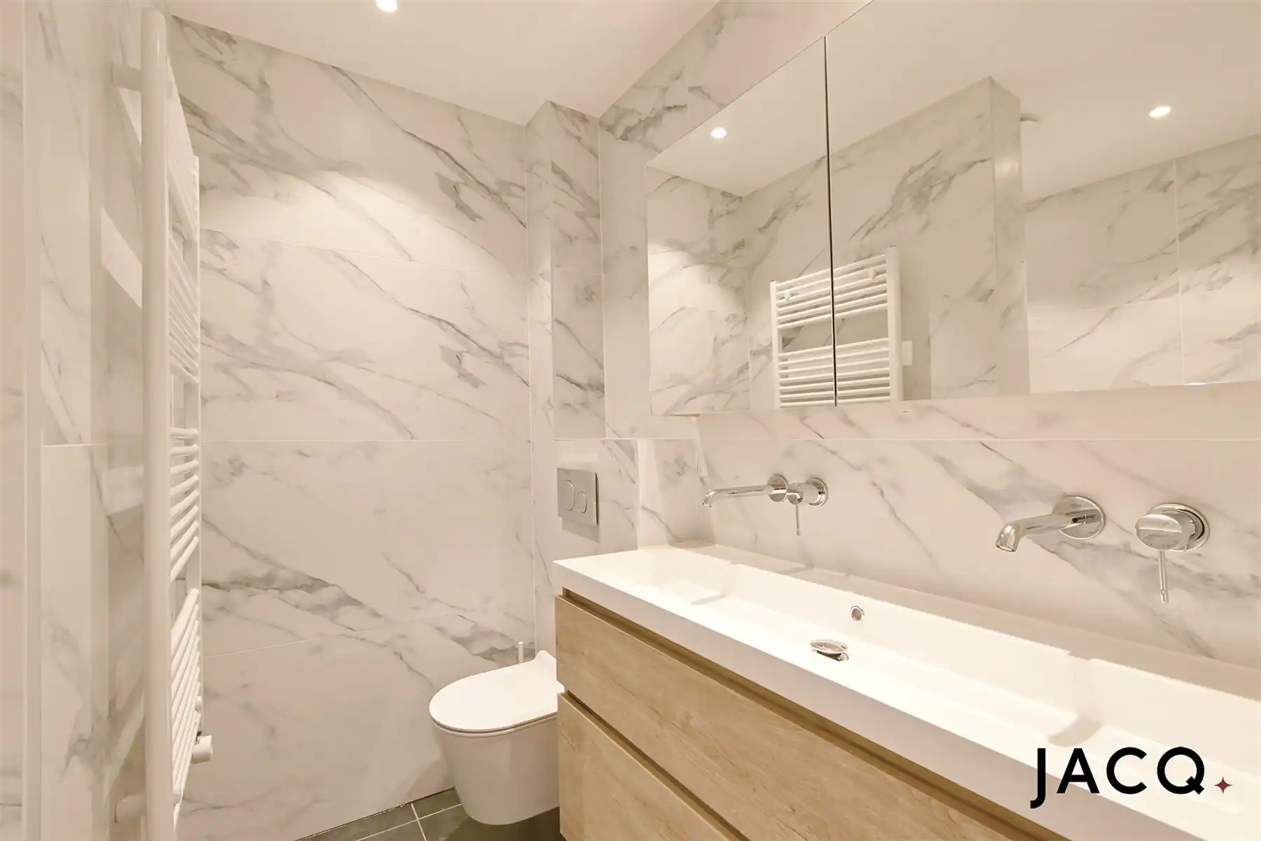 Luxueus gerenoveerd appartement te Berchem! foto 9