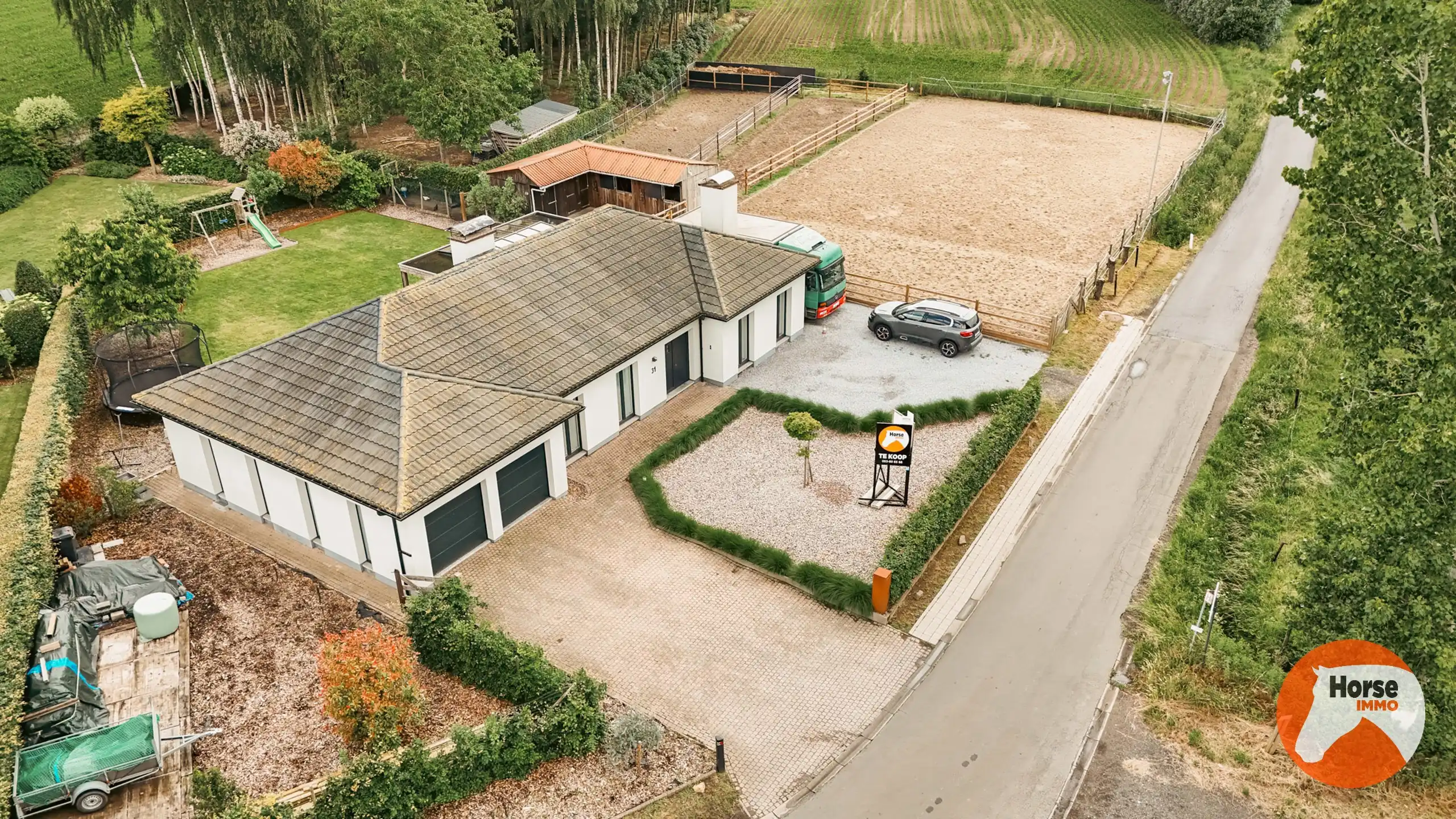 VRASENE - Recent gerenoveerde woning met paardenstallen  foto 2