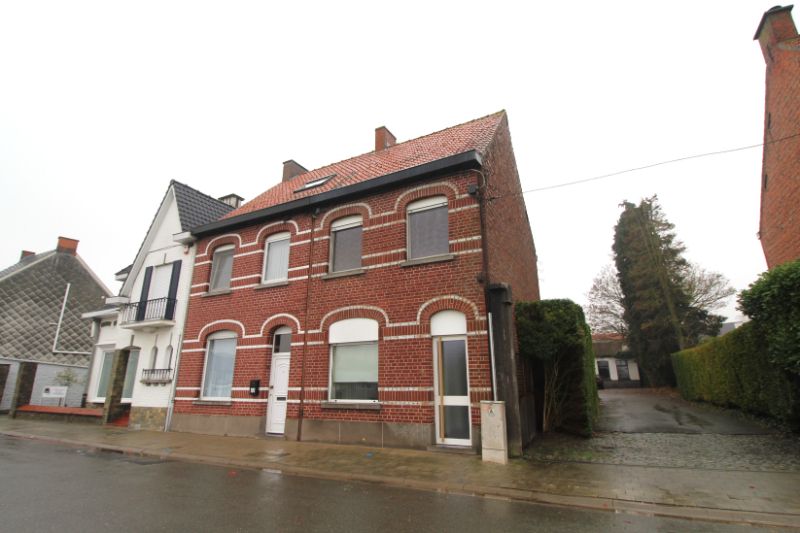 Gerenoveerde, energiezuinige woning te huur in de Stuivenbergstraat te Izegem foto {{pictureIndex}}