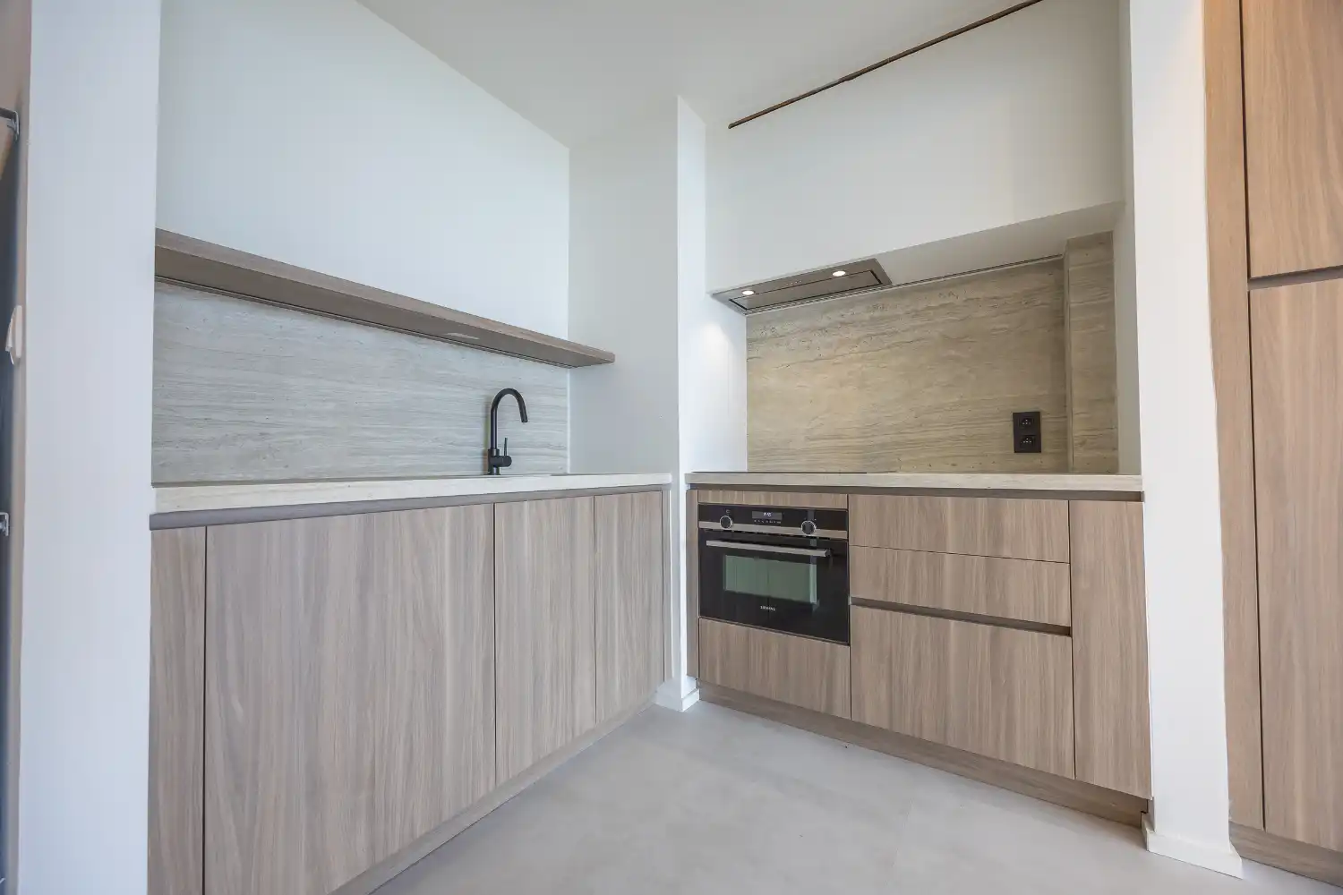 Gerenoveerd 2-slaapkamerappartement met frontaal zeezicht foto 8