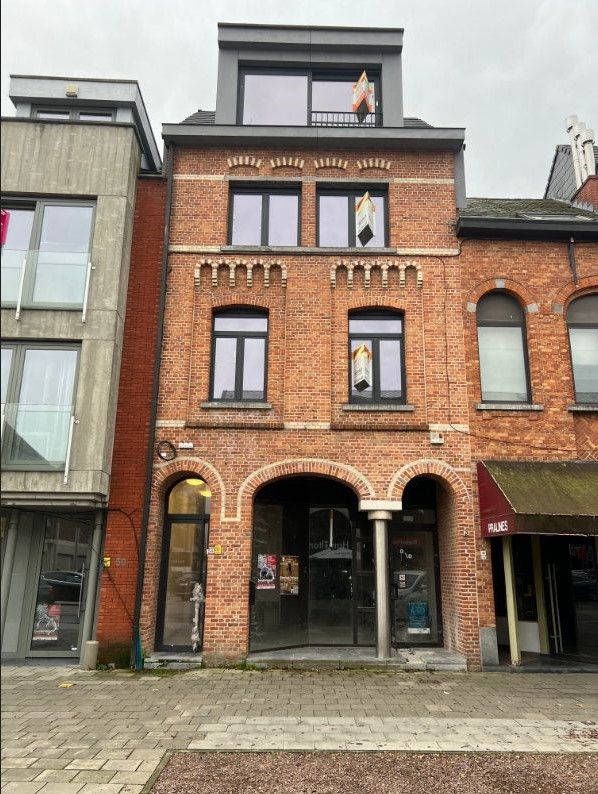 Mooi handelspand met ideale ligging foto {{pictureIndex}}