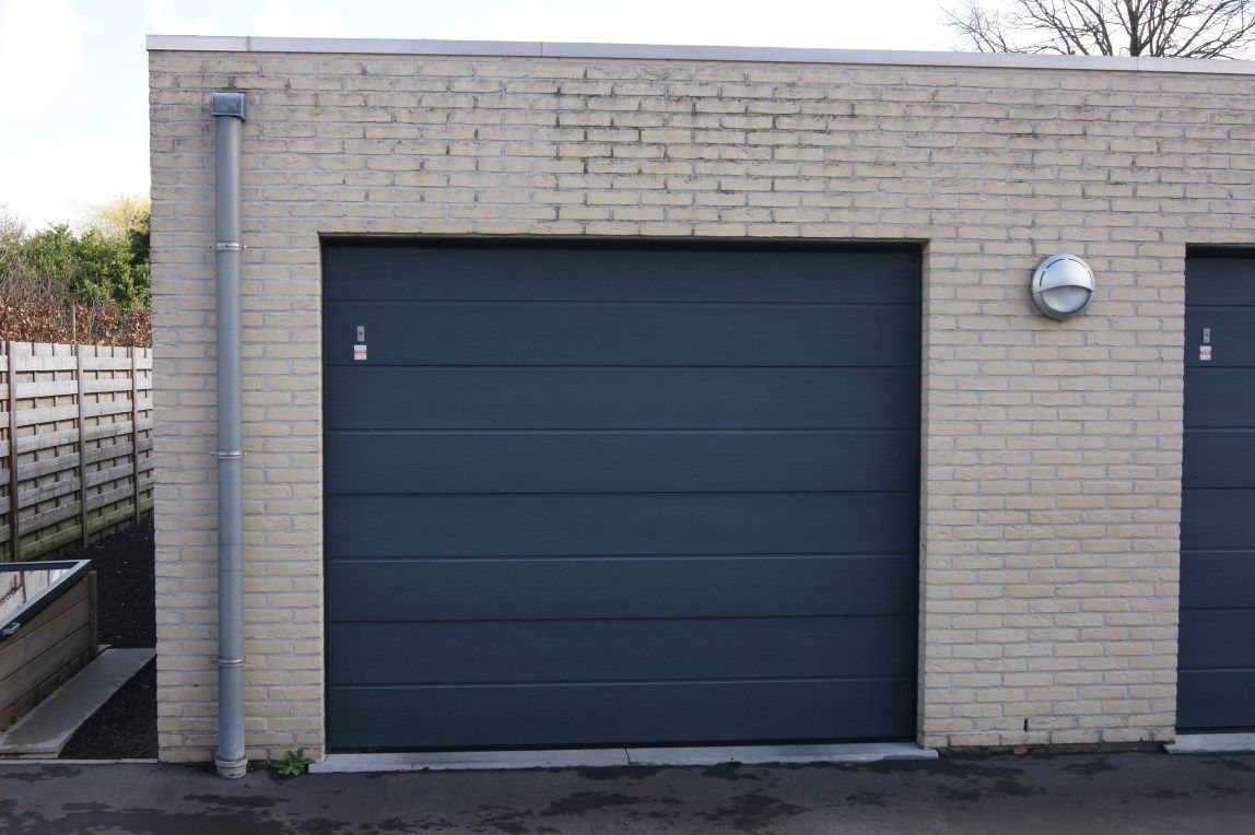 Garage met elektrische poort, gunstig gelegen, Torhout foto 2