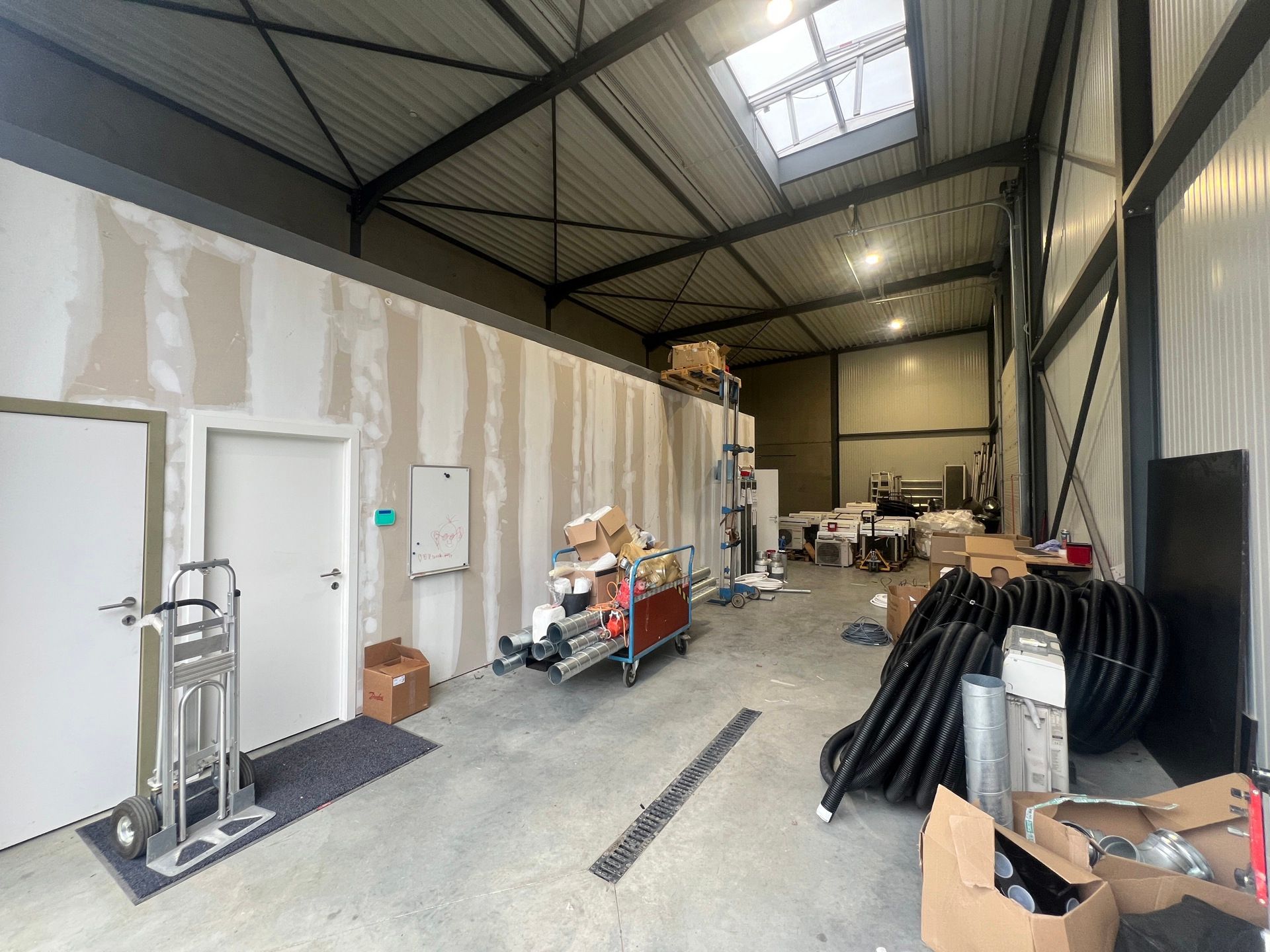 Nieuwbouw kmo-unit (220m²) met buitenterrein foto 8