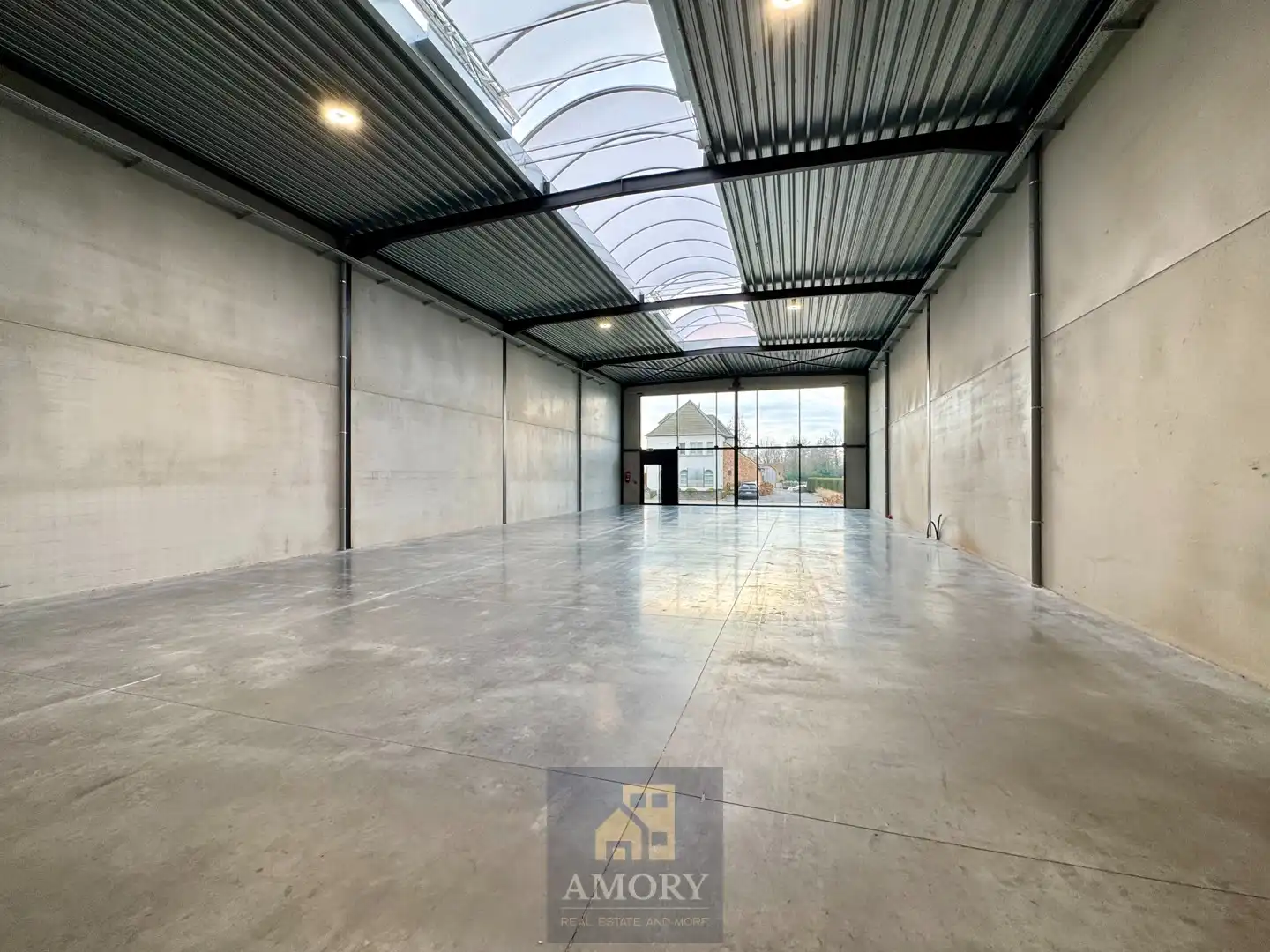 Recente KMO unit met grote etalageramen en 5 parkeerplaatsen! foto 4