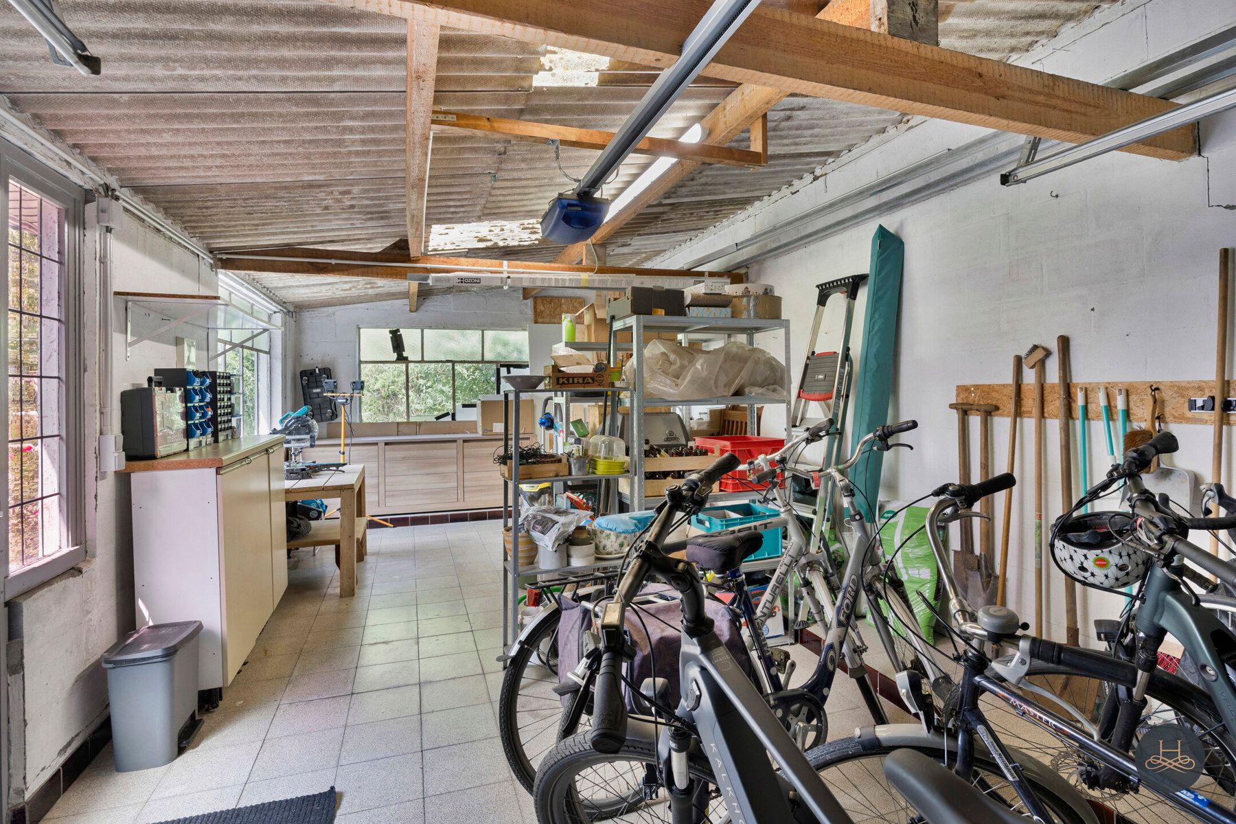 Karaktervolle open bebouwing met leuke tuin en ruime garage foto 4