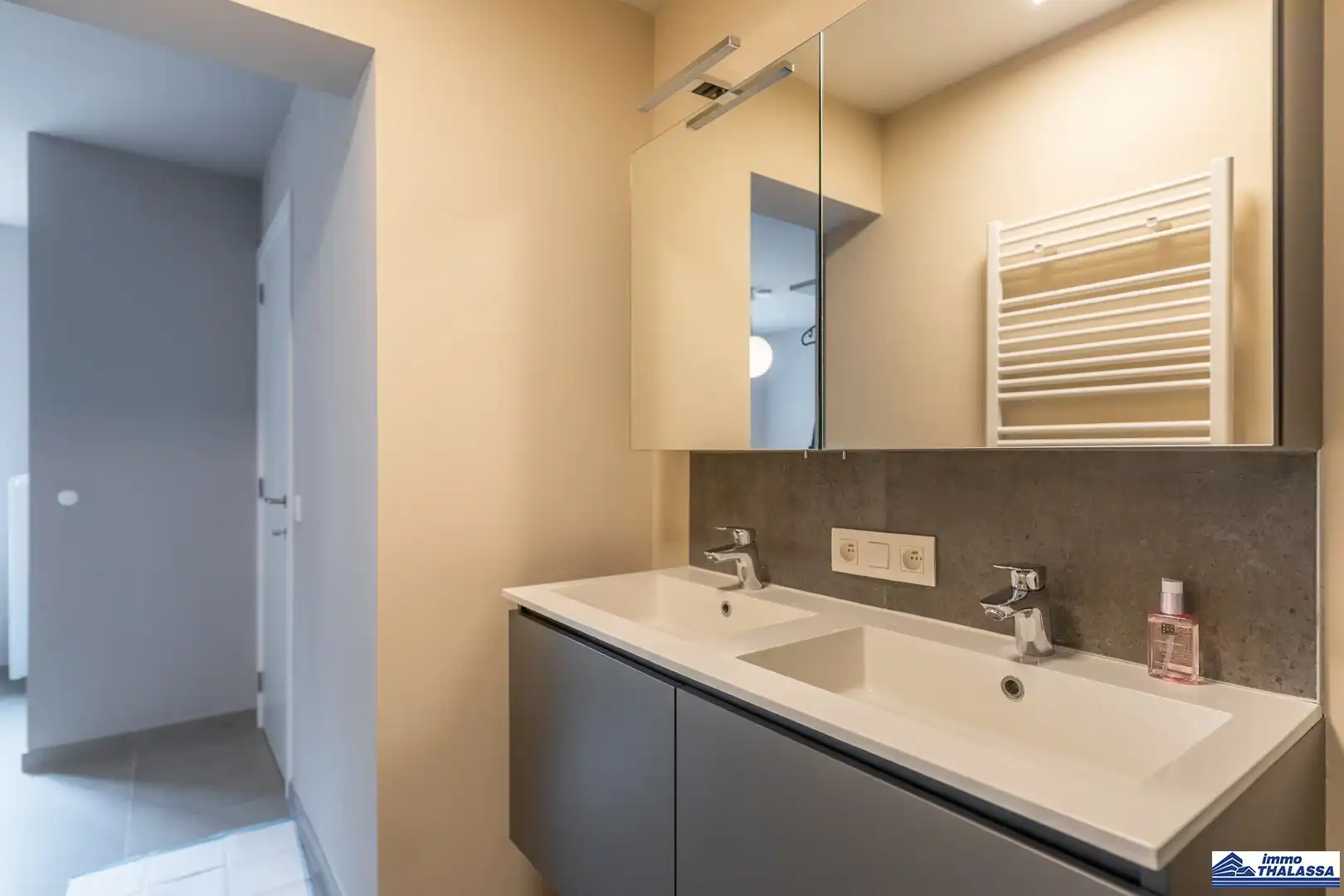 Modern ingericht appartement op de 5e verdieping aan de Ankerweg in De Panne - perfecte uitvalsbasis voor een gezellig verblijf aan zee. foto 17