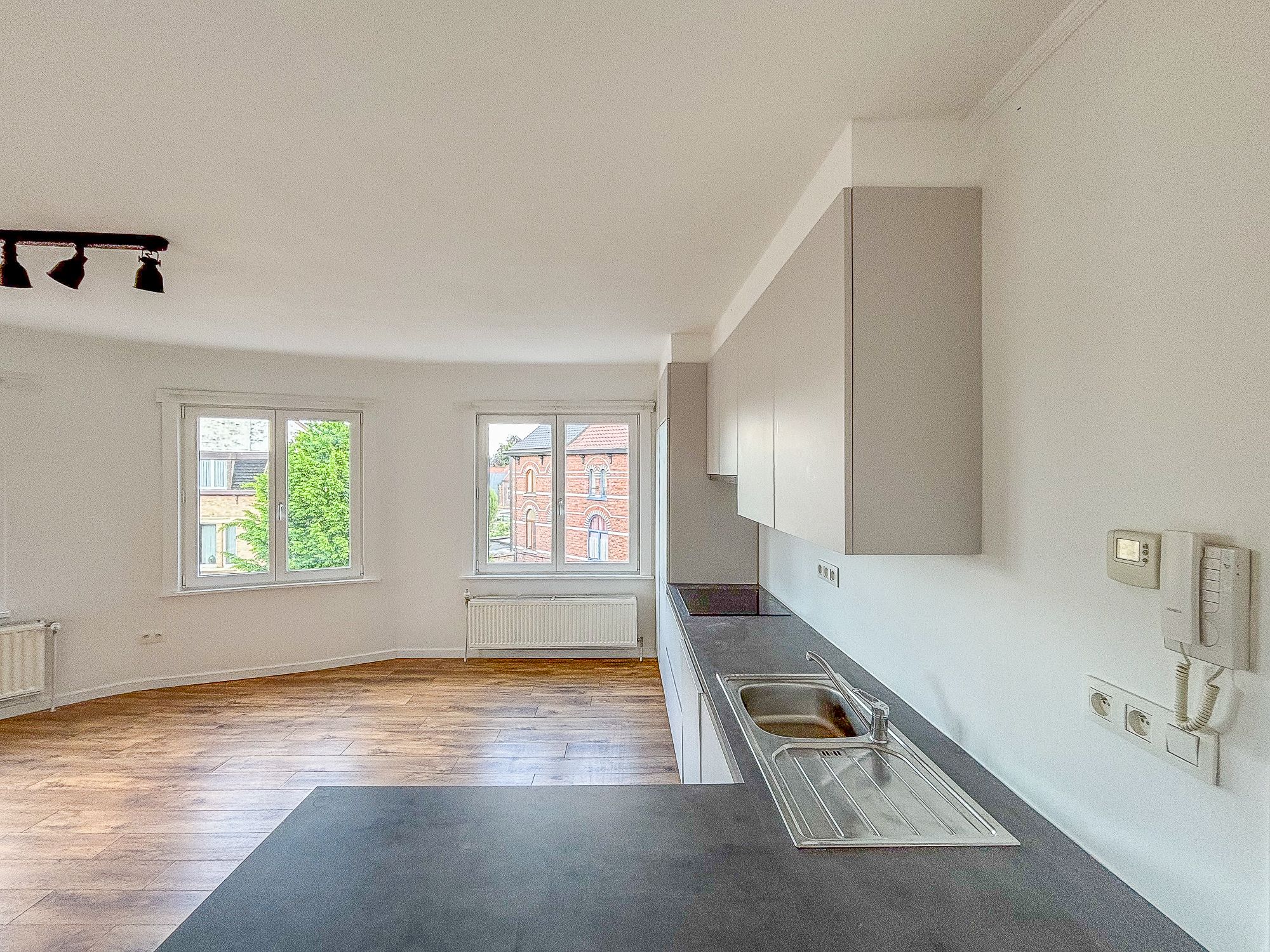 Lichtrijk appartement met terras foto 5