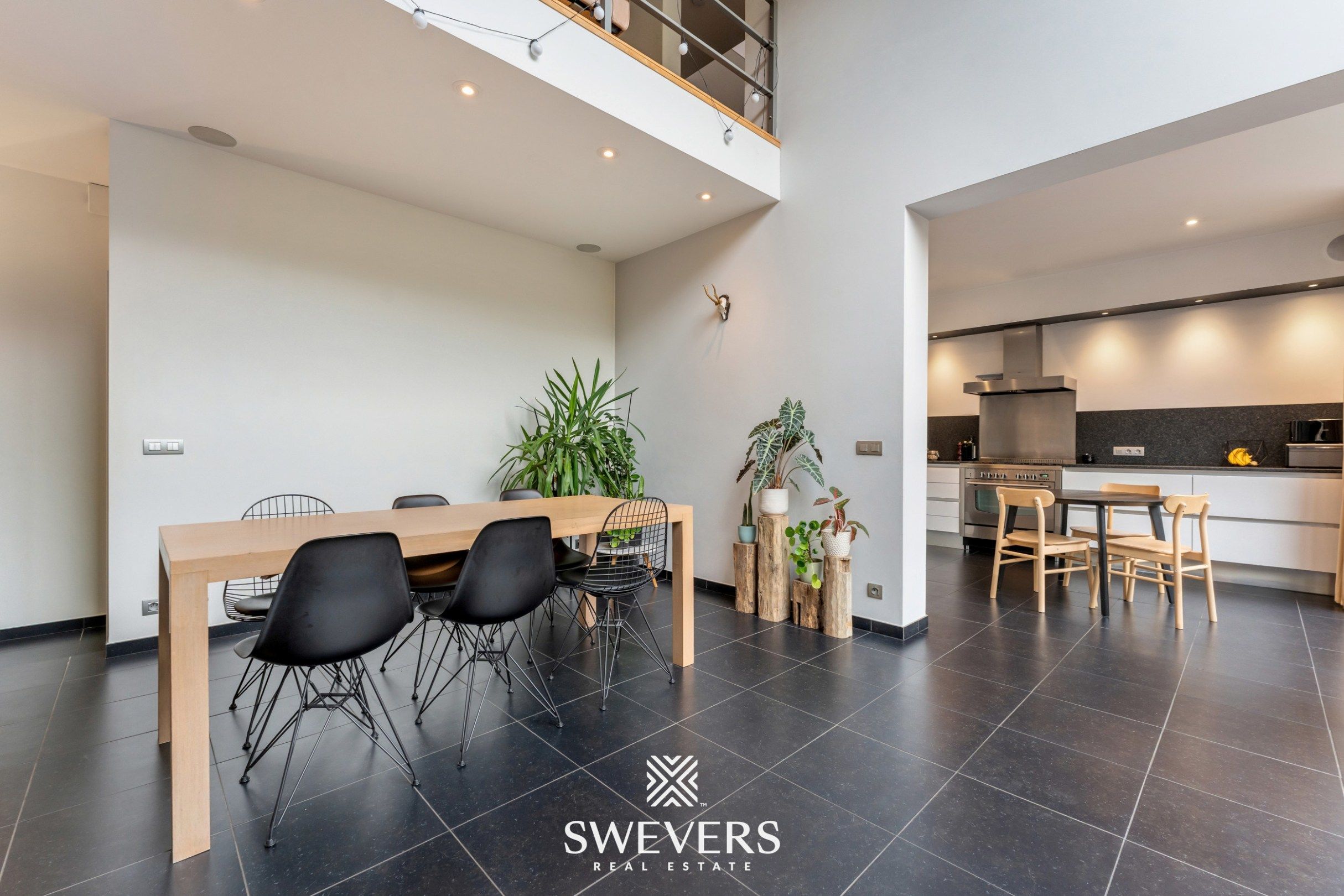 Totaal gerenoveerde karaktervolle woning met zicht op groen foto 12