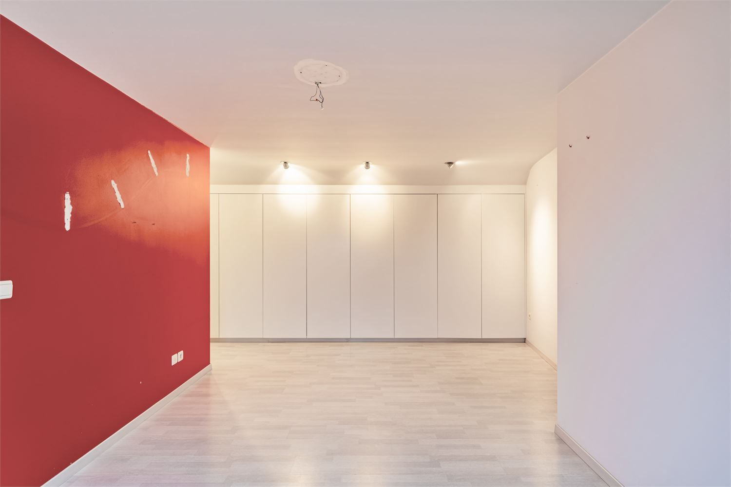 DAKAPPARTEMENT MET 1 SLAAPKAMER, FIJNE WOONKAMER EN AUTOSTAANPLAATS foto 31