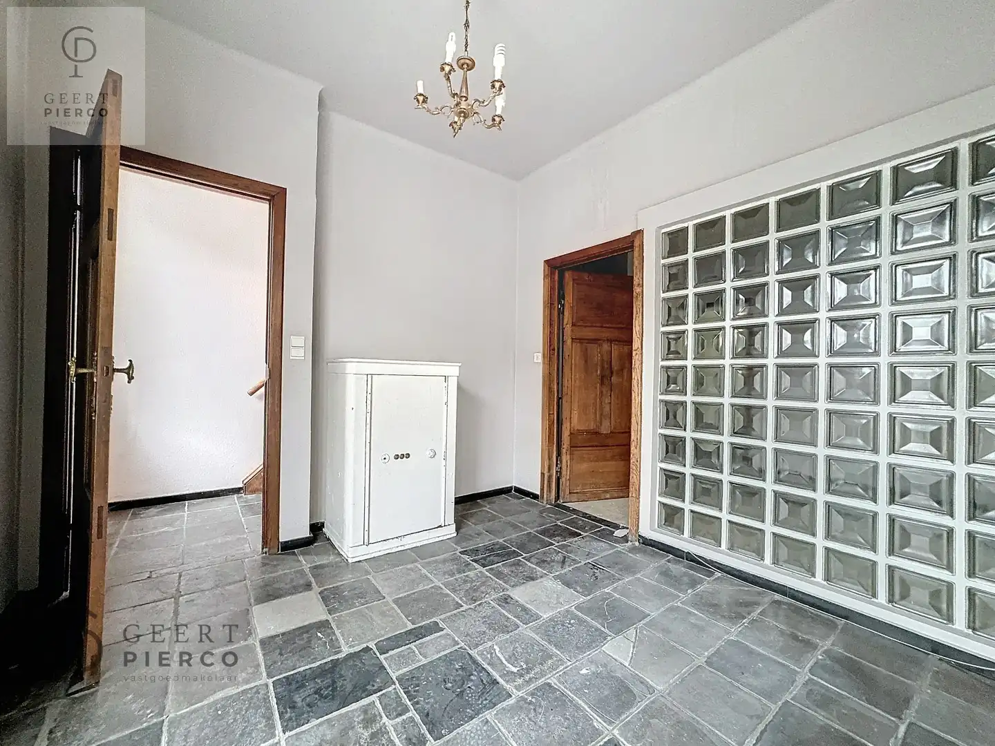 Ruim handelspand met ruim appartement foto 15