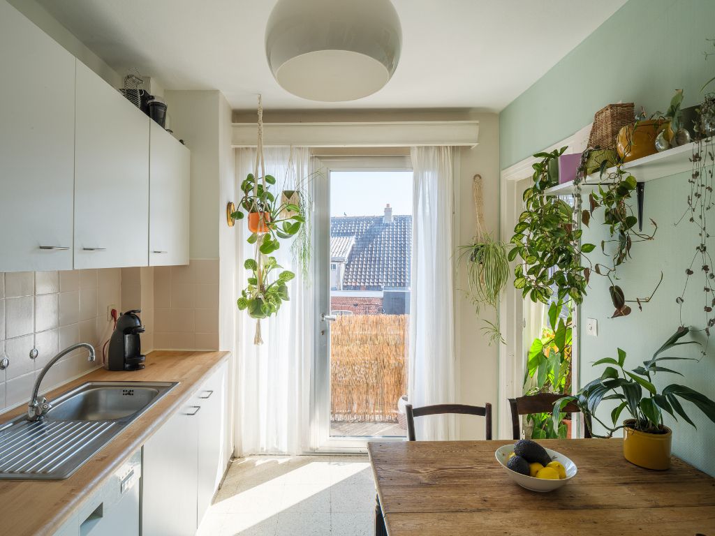 Lichtrijk en ruim 2 slpk appartement op fietsafstand van Gent centrum en wandelafstand van het natuurpark Bourgoyen-Ossemeersen. Een echte opportuniteit door zijn ligging, prijs en potentieel! foto 4