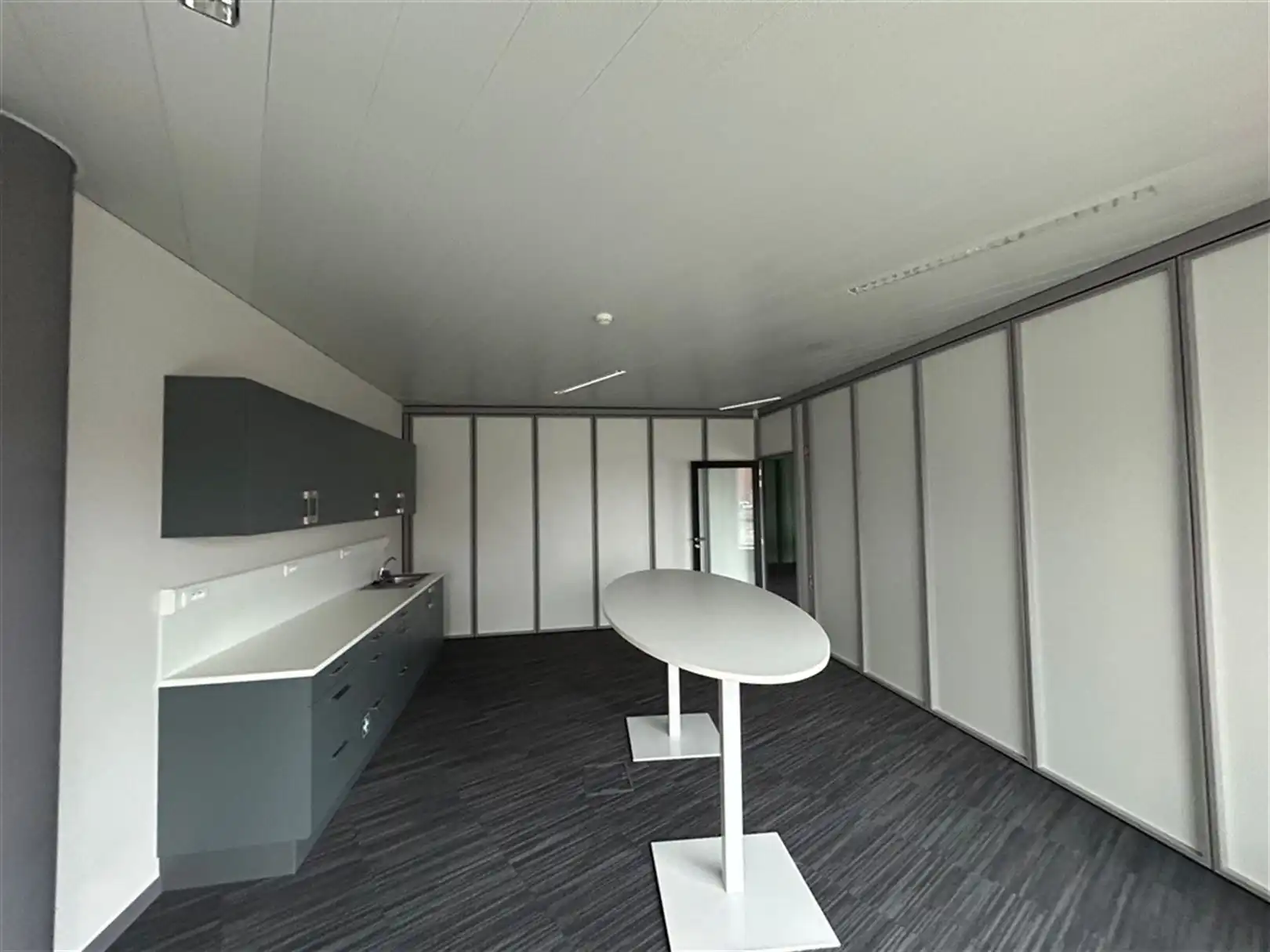 Kantoorgebouw foto 4