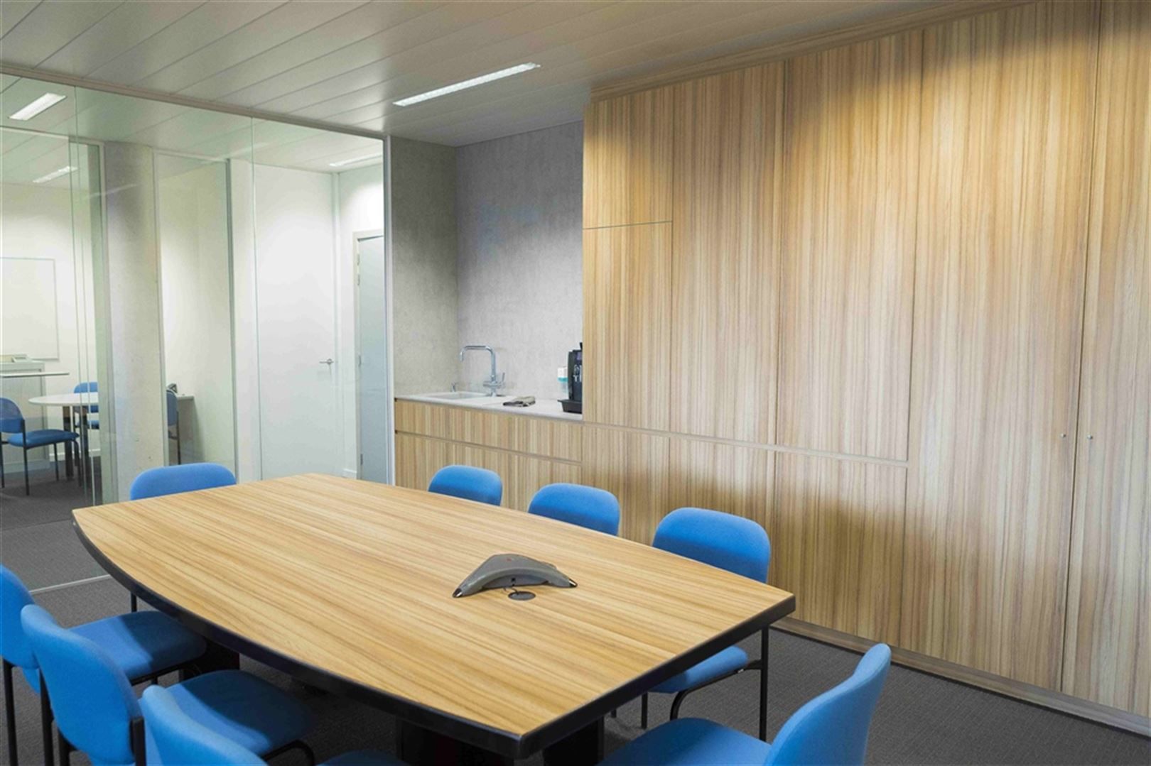 Kantoorgebouw foto 4