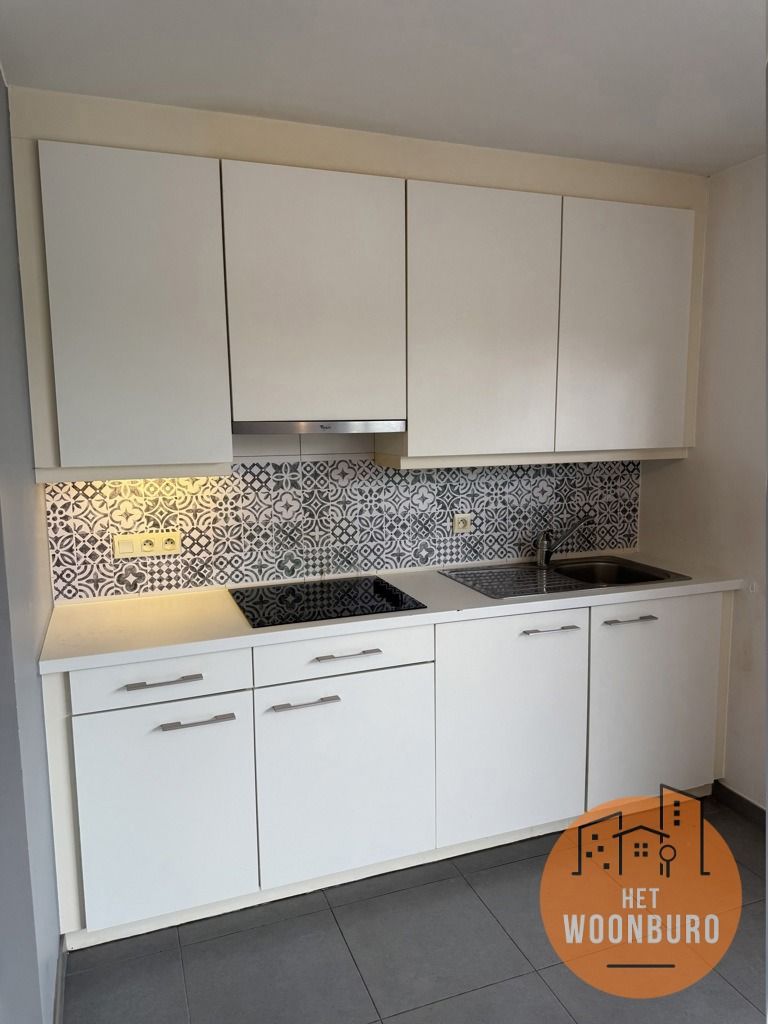 Ruime studio (1e verd.) gelegen in een recent gebouw foto 6