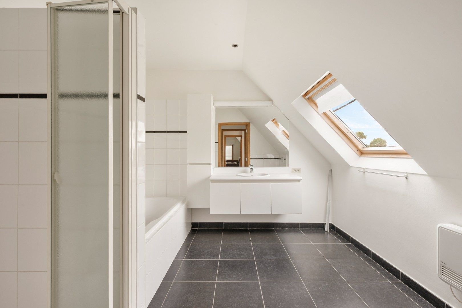 Recente halfopen woning met boomgaard in Ledegem foto 15