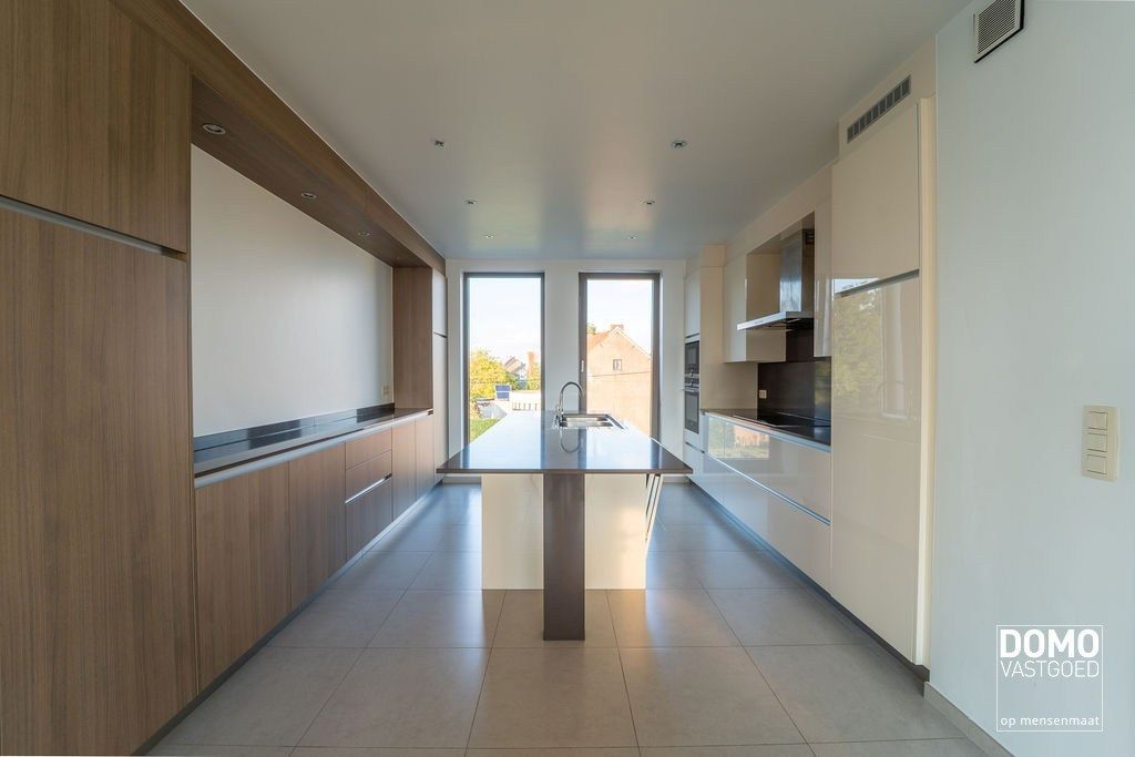 LUXE PENTHOUSE APPARTEMENT MET 2 TERASSEN, LIFT EN ONDERGRONDSE AUTOSTANDPLAATS IN HASSELT. foto 5