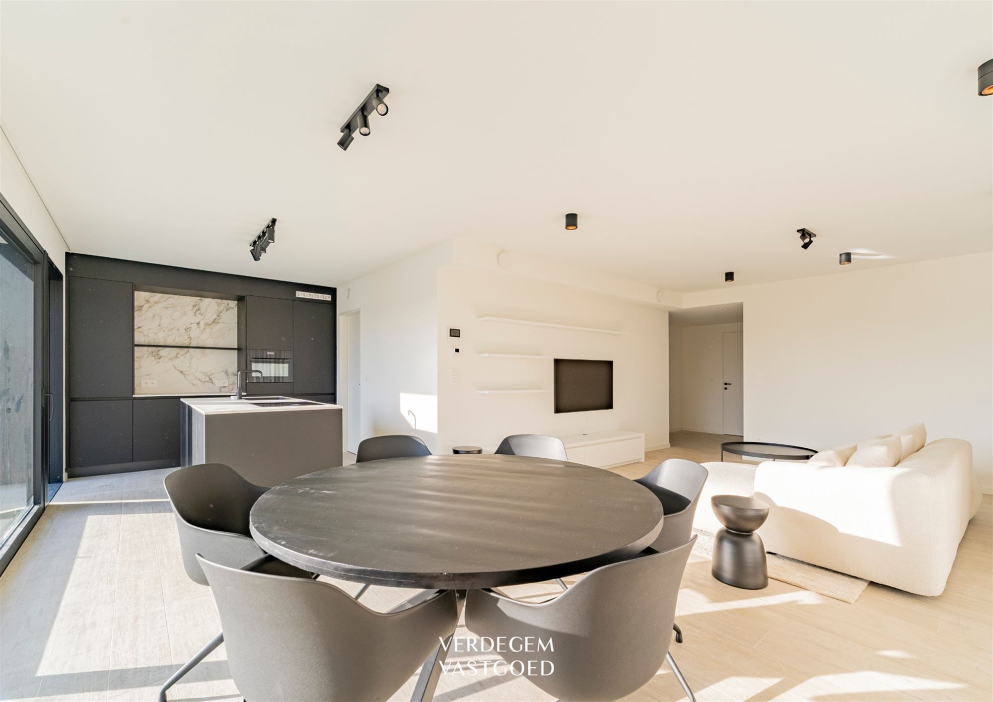 Wonen in comfort en klasse: energiezuinige duplex met 4 slaapkamers en garage foto 2