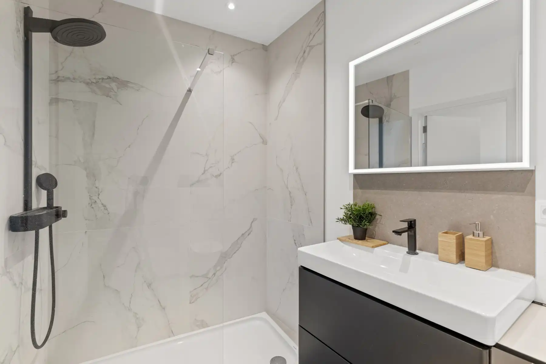 NIEUWE VOORWAARDEN - Opbrengsteigendom met 3 entiteiten foto 9