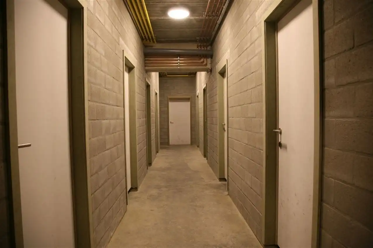 Gelijkvloers app. met 2 slpk., terras en garage, rustigere ligging foto 18