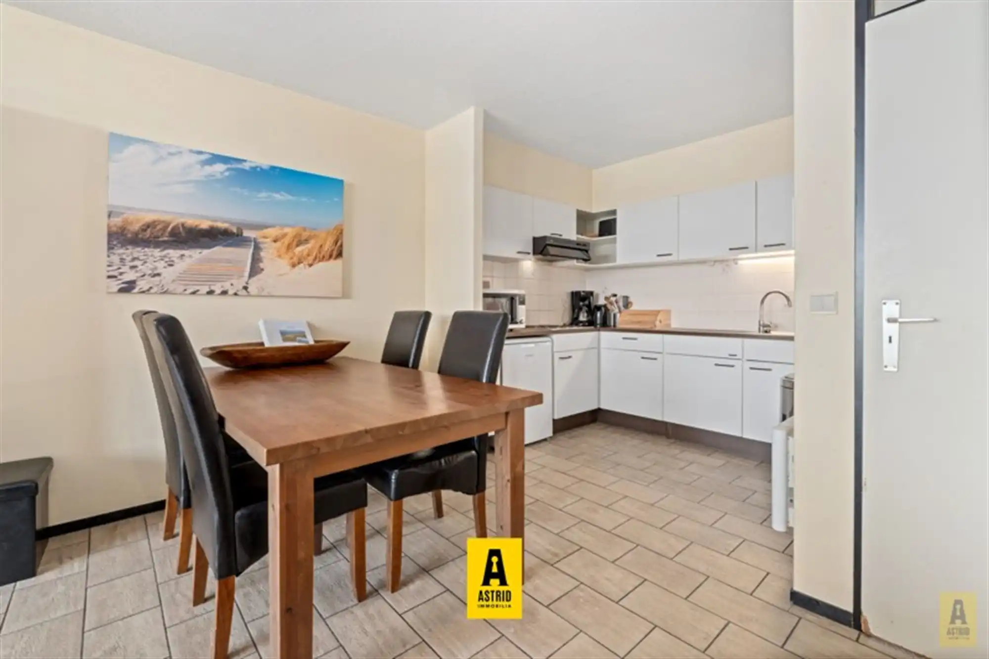 Zonnig appartement met open zichten vlakbij strand! foto 6