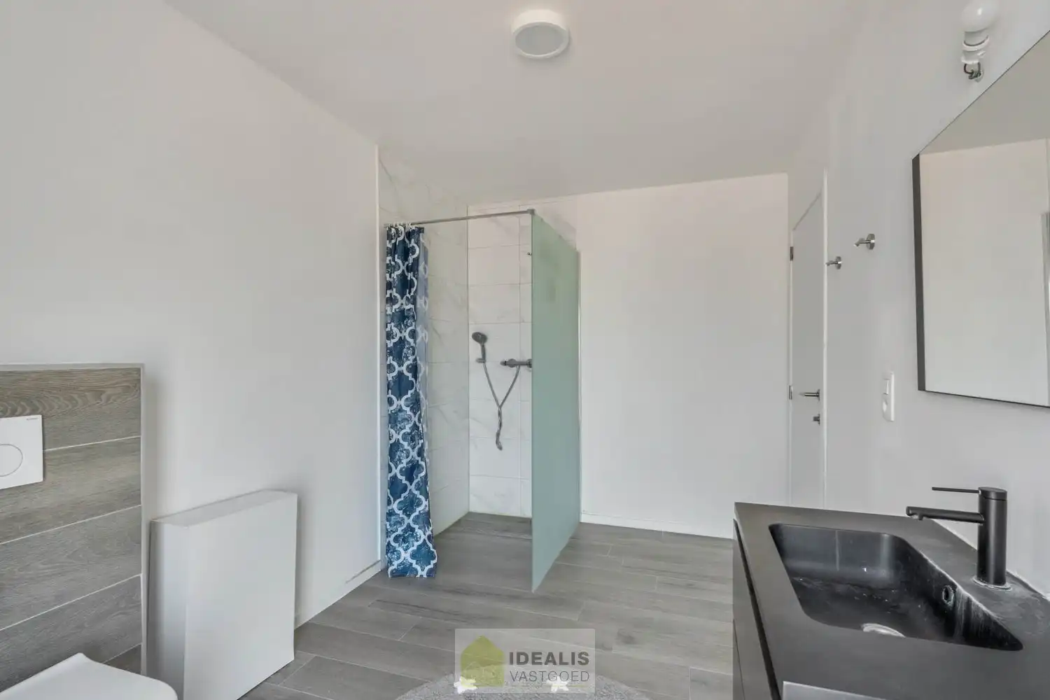 IDEALIS VASTGOED – AANGENAME INSTAPKLARE ÉÉNGEZINSWONING NABIJ HET CENTRUM VAN HEPPEN (LEOPOLDSBURG)! De woning omvat 141m² netto bewoonbare oppervlakte met een fijne leefruimte, 3 slaapkamers, eetkamer, dressing en badkamer!! Zeer geschikt voor kandidaten op zoek naar een instapklare woning met een vlotte bereikbaarheid van woonkernen als Heppen, Leopoldsburg, Beringen en Ham, tevens een vlotte verbinding naar autosnelweg E314! foto 17