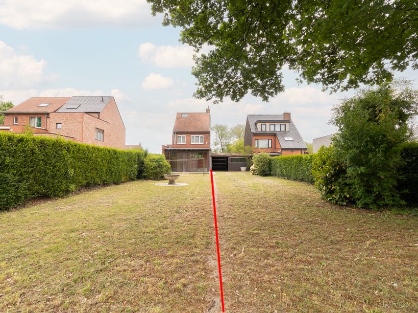 Halfopen gezinswoning met grote tuin in groene omgeving foto 19