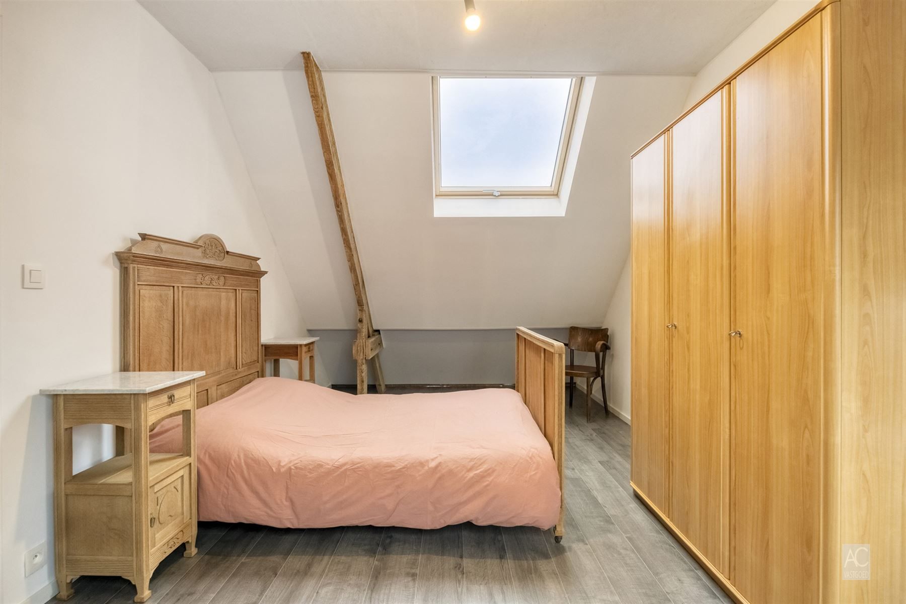 Recente halfopen bebouwing met 3 slaapkamers en garage foto 20