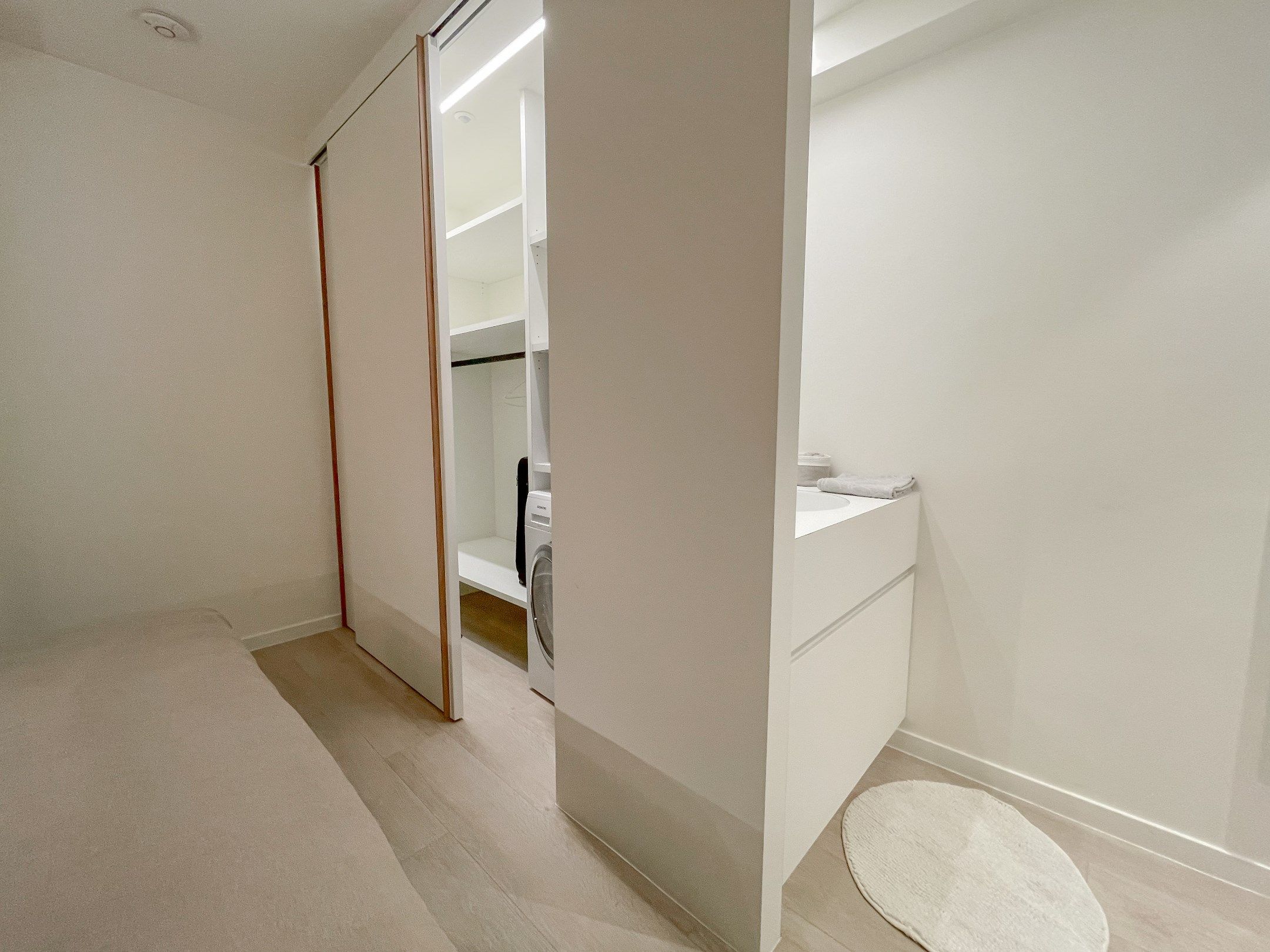 Recent tijdloos gerenoveerd appartement met zijdelings zeezicht. foto 19